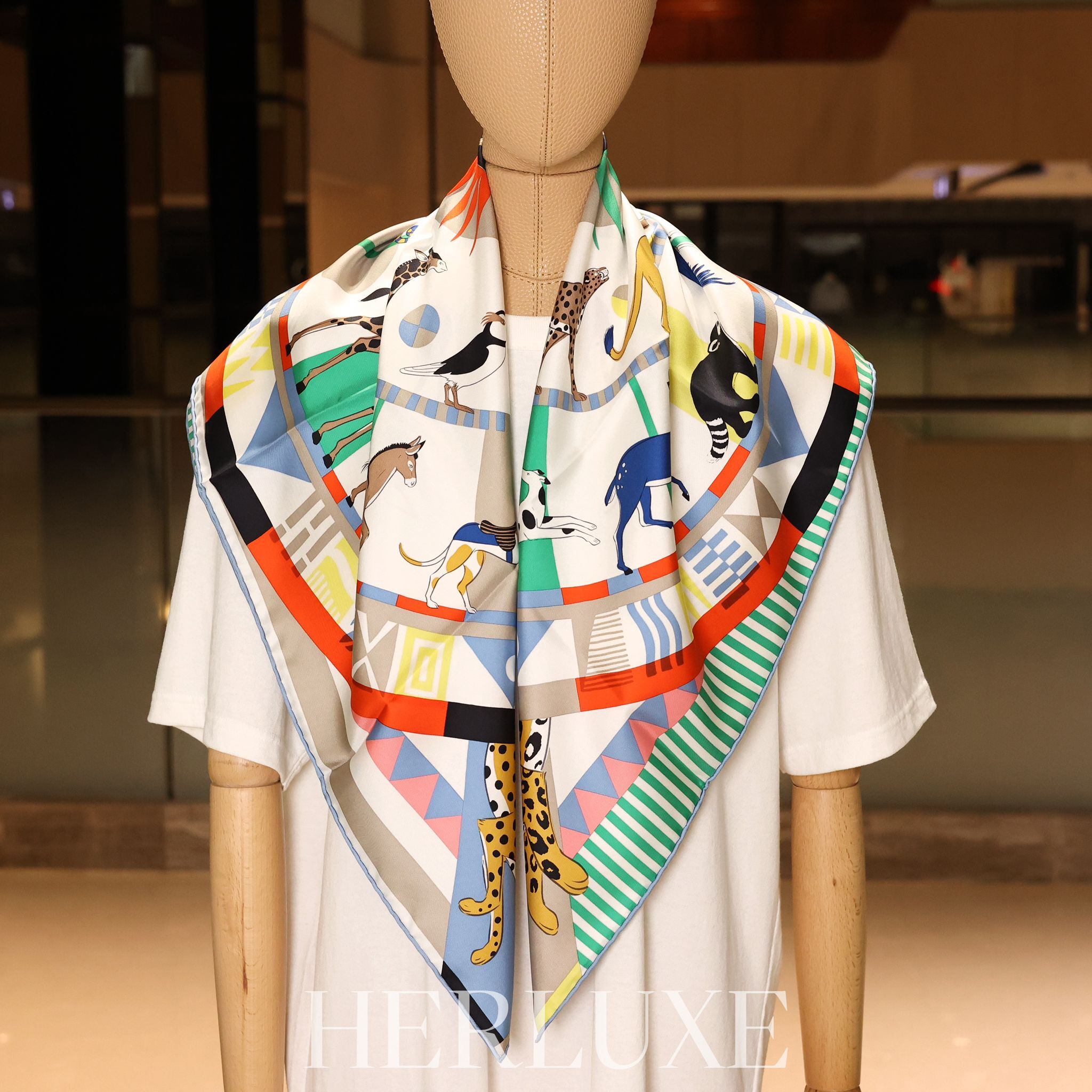 Le carrousel du tigre royal blanc / vert / multicolore scarf 100%soie 90x90cm