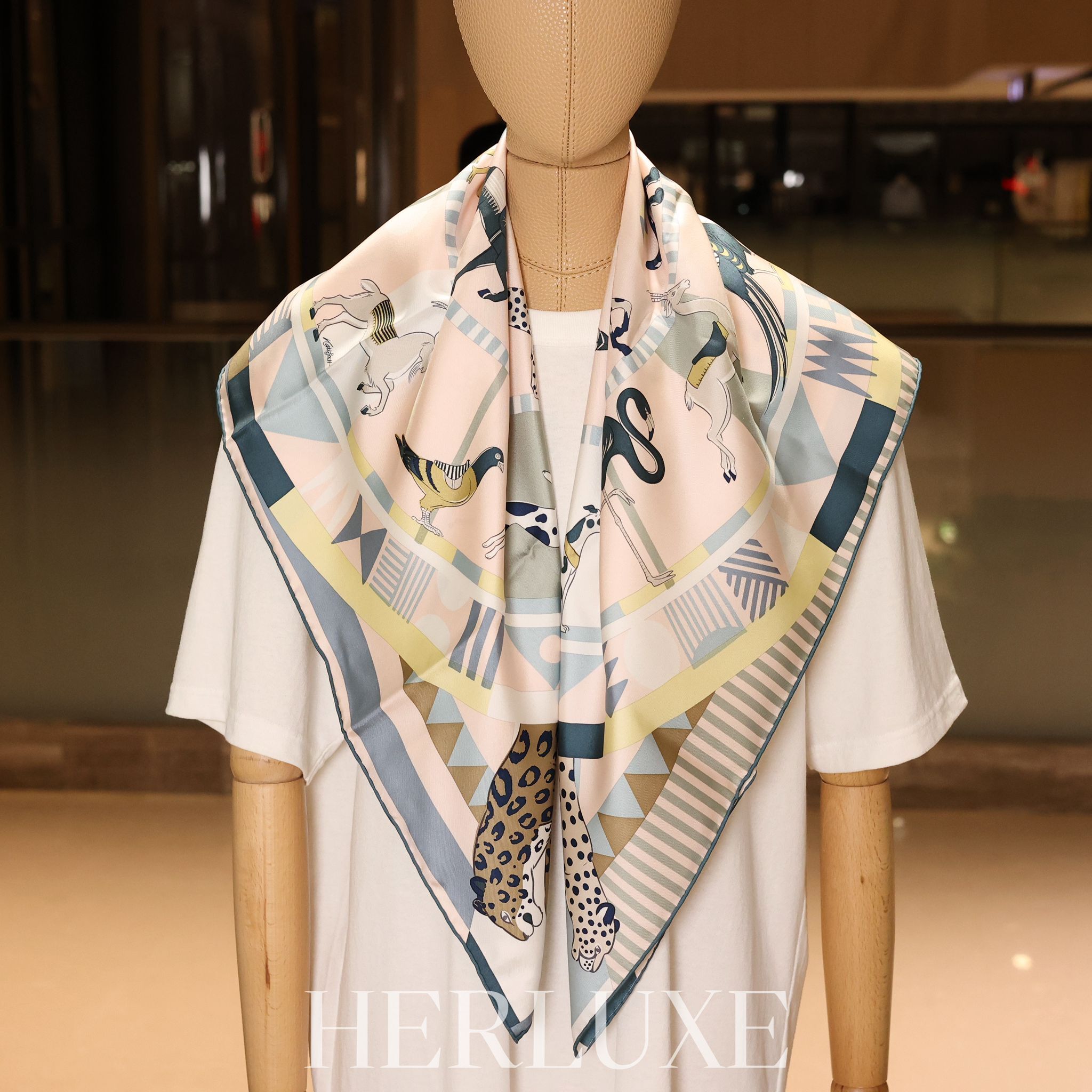 Le carrousel du tigre royal  rose dragée / kaki / jaune soufre scarf 100%soie 90x90cm