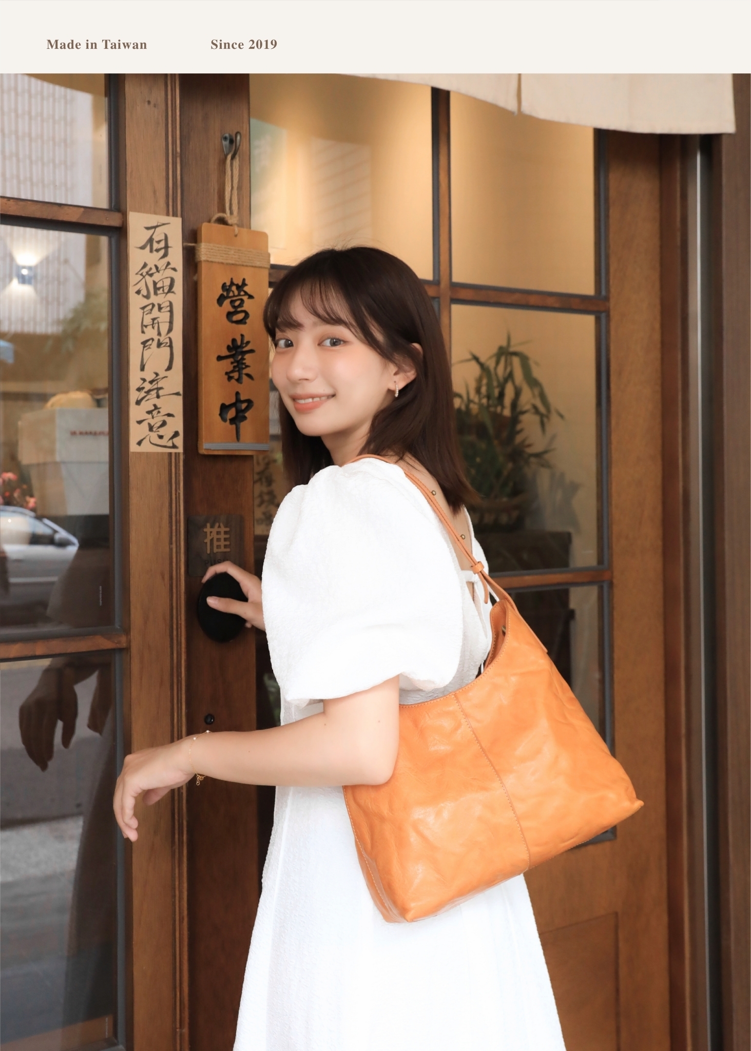 Aurora半月包穿搭實拍|日常通勤與聚會皆百搭