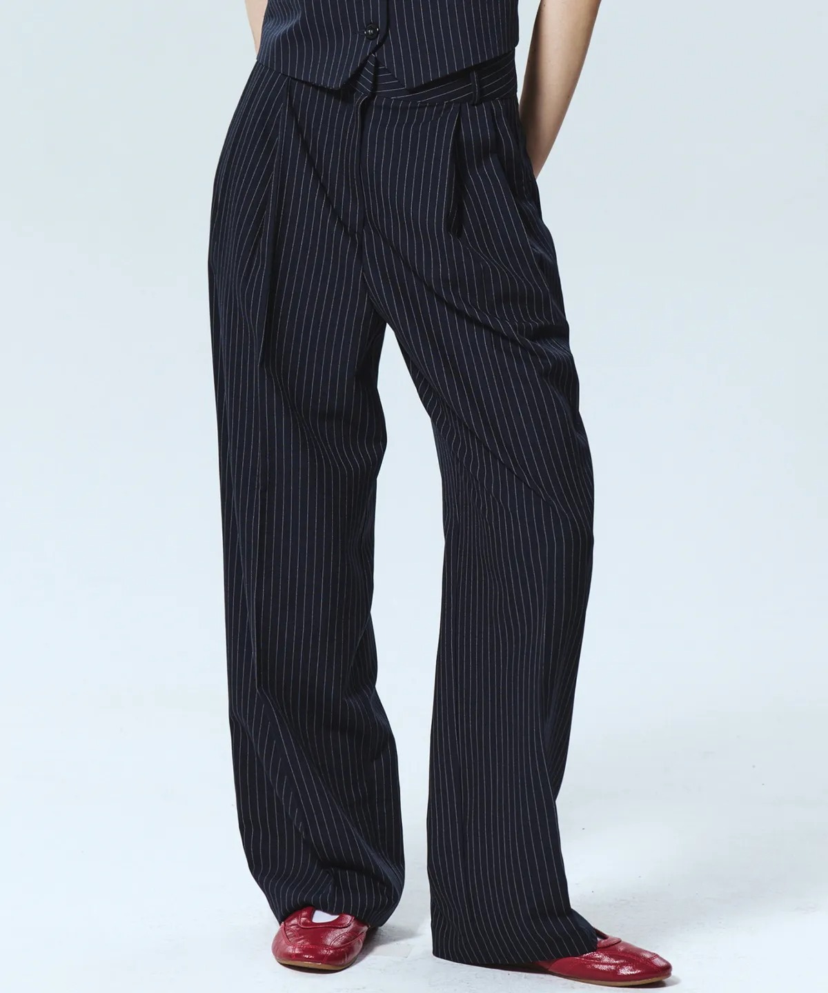 NICK&NICOLE TAILORED STRIPE PINTUCK SLACKS