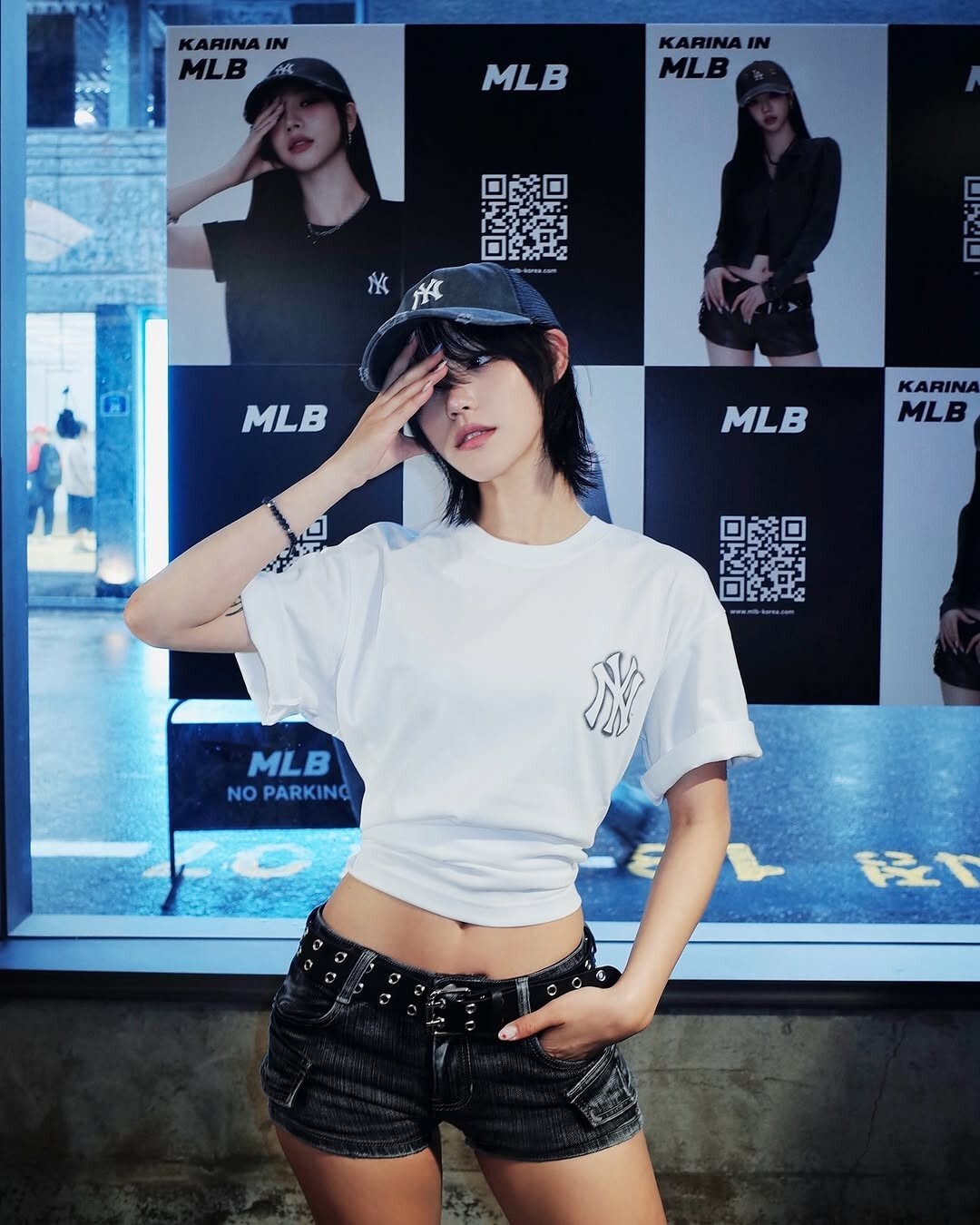 【OWN】MLB Korea 短袖上衣 落肩 寬鬆 夏季服飾 短TEE 休閒 塗鴉 NY 洋基 Karina同款 Aespa 不分男女 黑色 白色 3ATSB0353-50WHS 3ATSB0353-50BKS