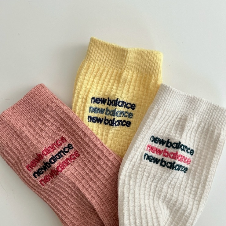 #現貨供應 New Balance × rumi 聯名款 女款 刺繡格紋 襪子 三雙組
