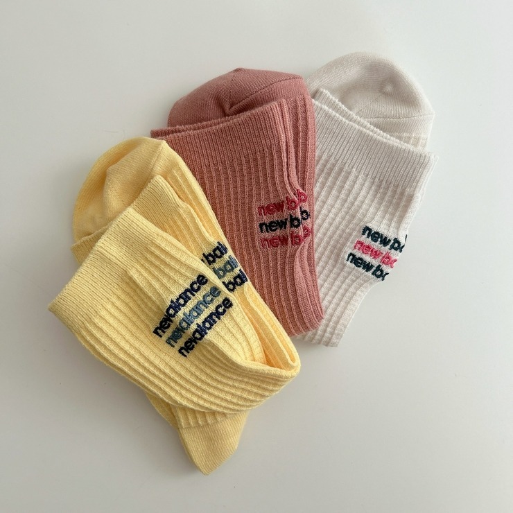 #現貨供應 New Balance × rumi 聯名款 女款 刺繡格紋 襪子 三雙組