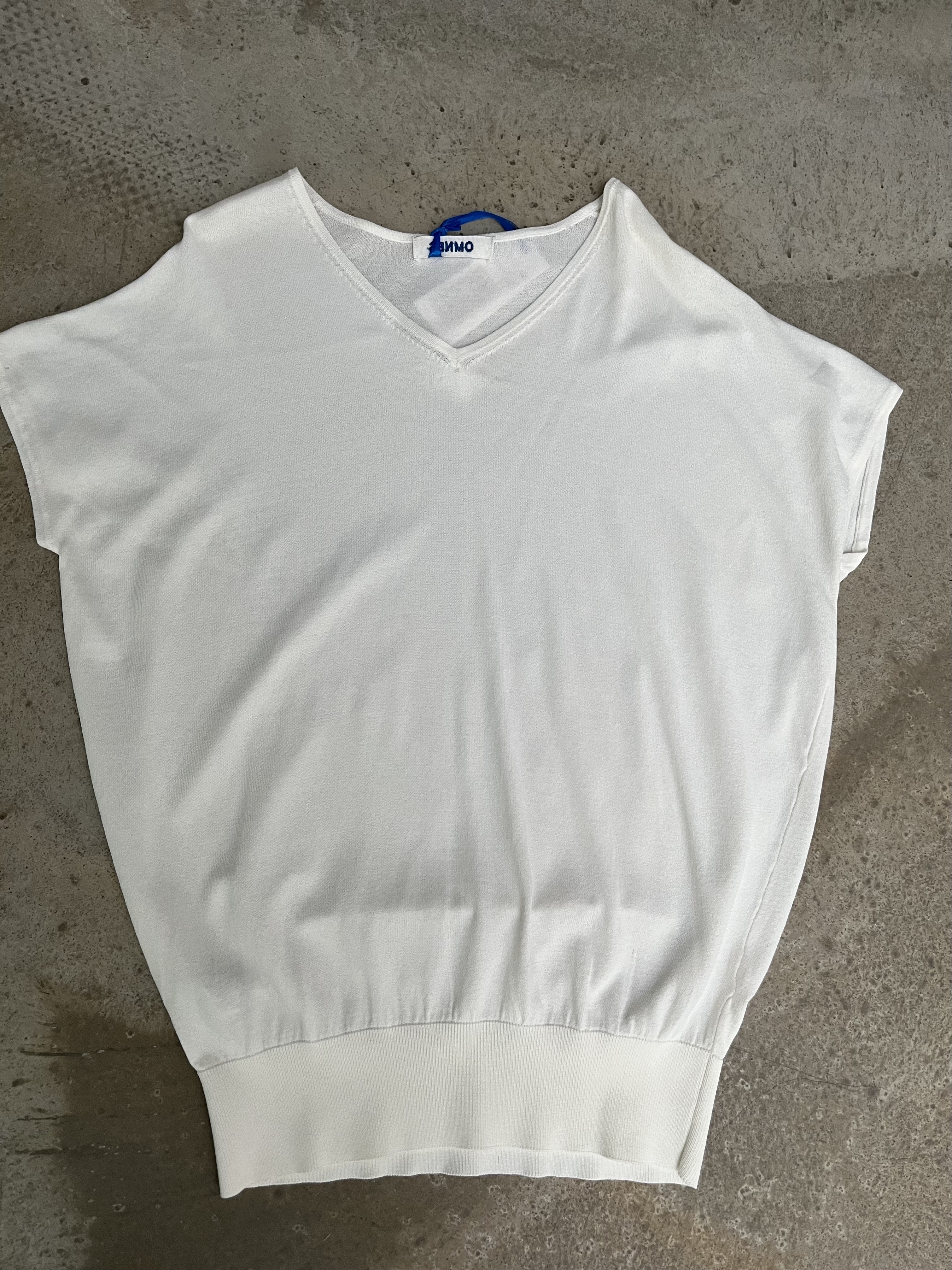 OMNES米色V領針織top