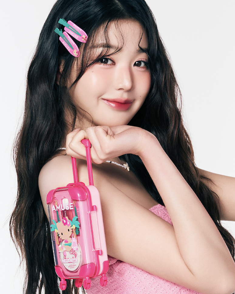 AMUSE Hello Kitty聯名行李箱造型彩妝組