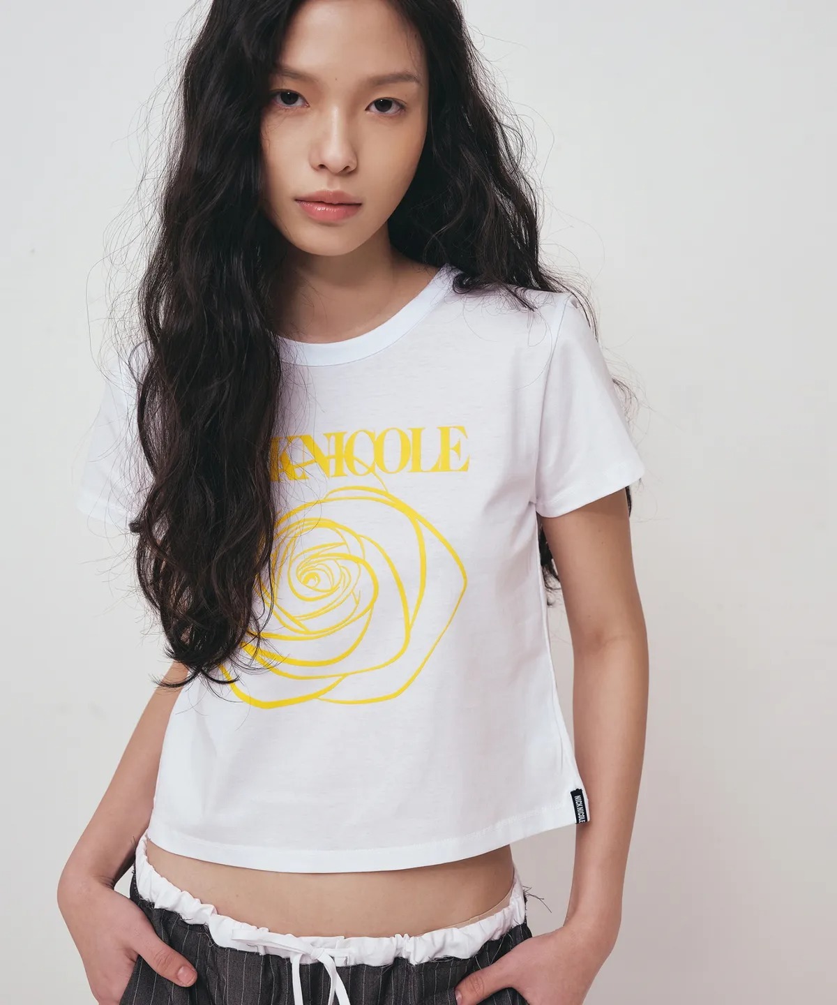 【NICK&NICOLE】 NICOLE SIGNATURE RINGER CROP TOP / 追跡付 MUSINSA公式 | NICK&NICOLE NICOLE SIGNATURE RINGER CROP