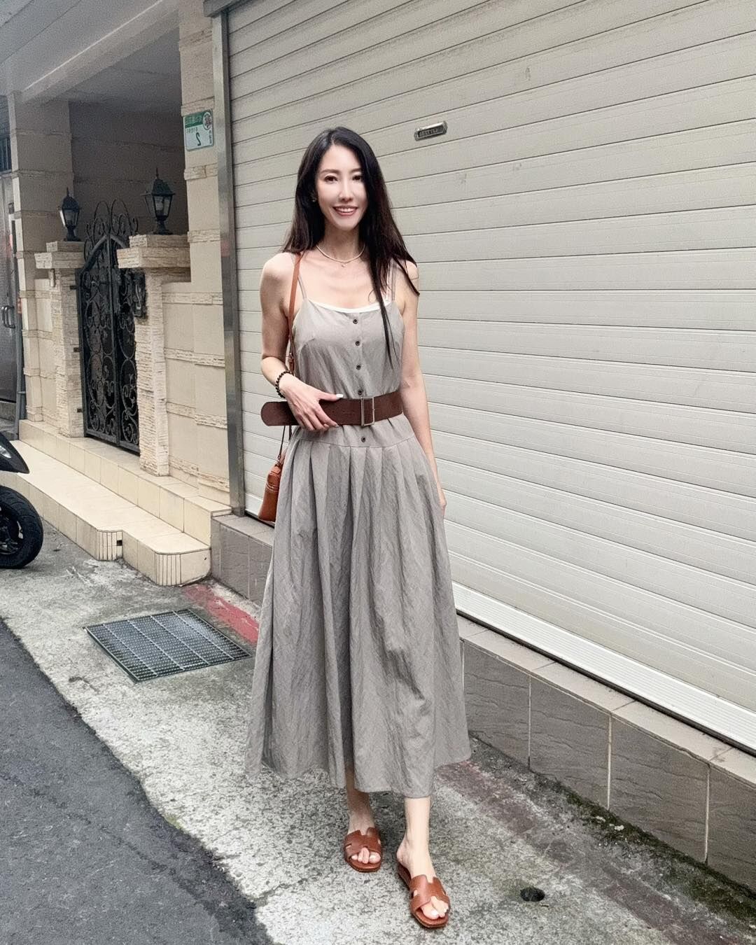 Baby系列 B06074 現貨-排扣細肩洋裝(附腰帶)