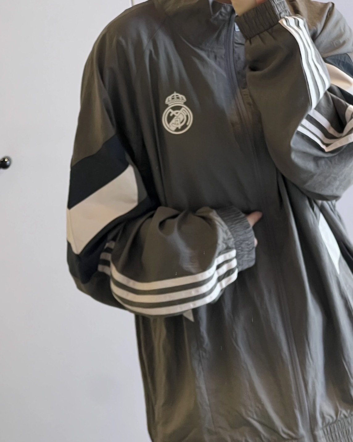 <足球迷必備>Adidas originals Real Madrid Track 皇馬聯名 立領 外套 炭灰