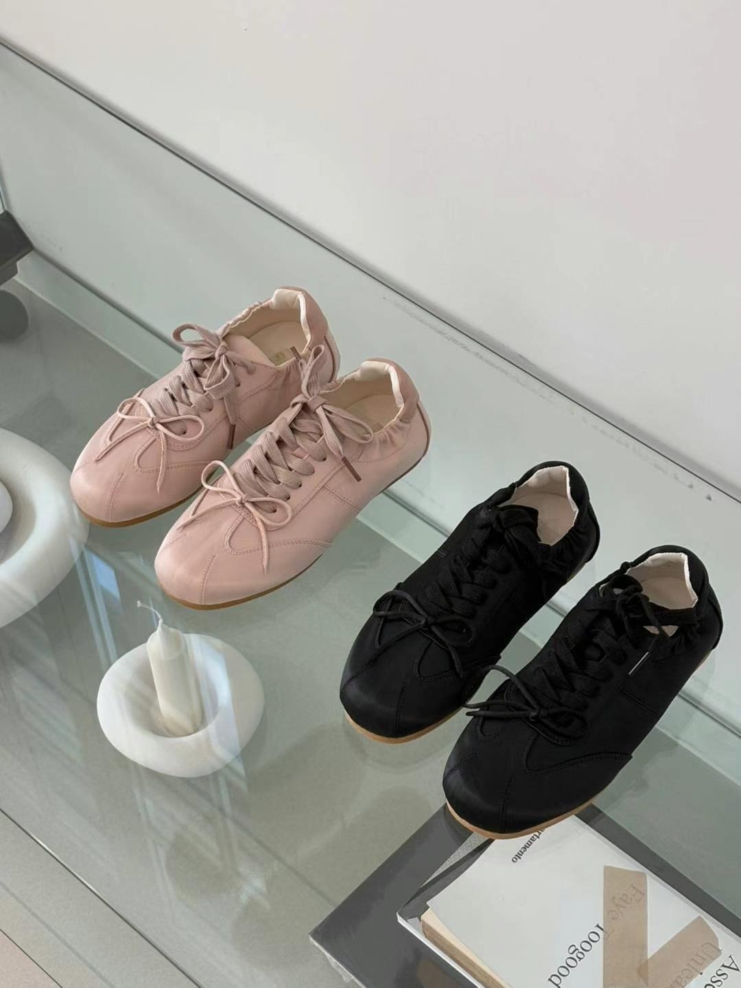 光澤面料平底波鞋