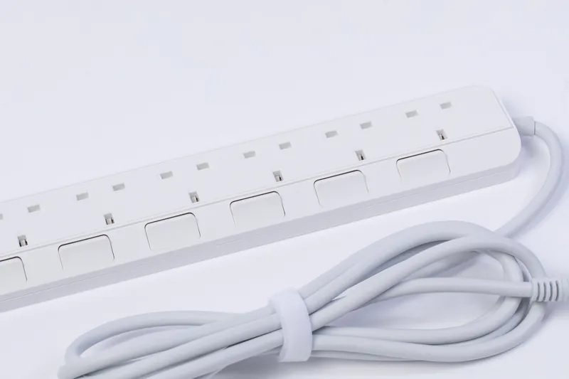 Omni UK064-10  6位13A連2位USB 2 Type C (4.2A)獨立開關安全拖板 10呎線