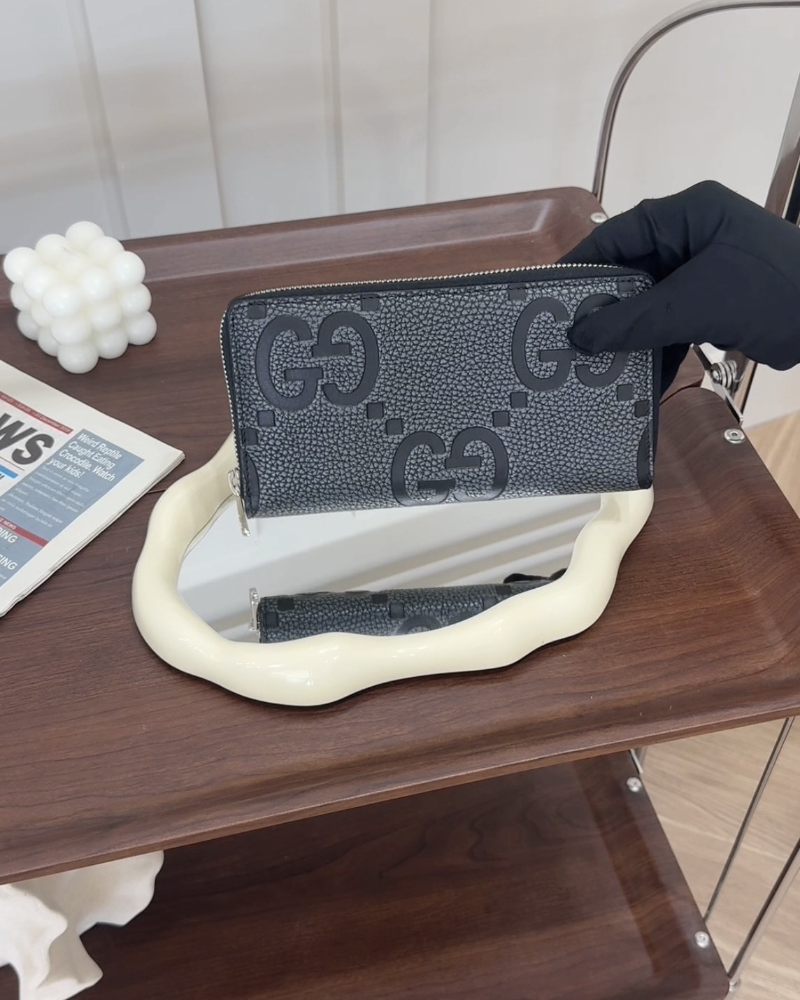 GUCCI｜MAXI GG 拉鍊長夾 深灰拼黑色