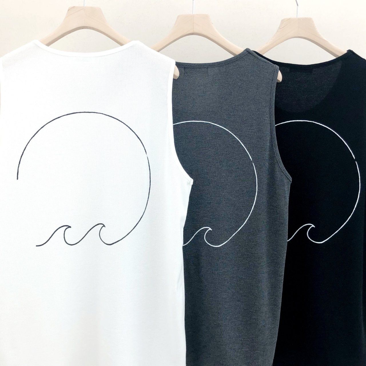 OverSize英文字圖案背心 V1130