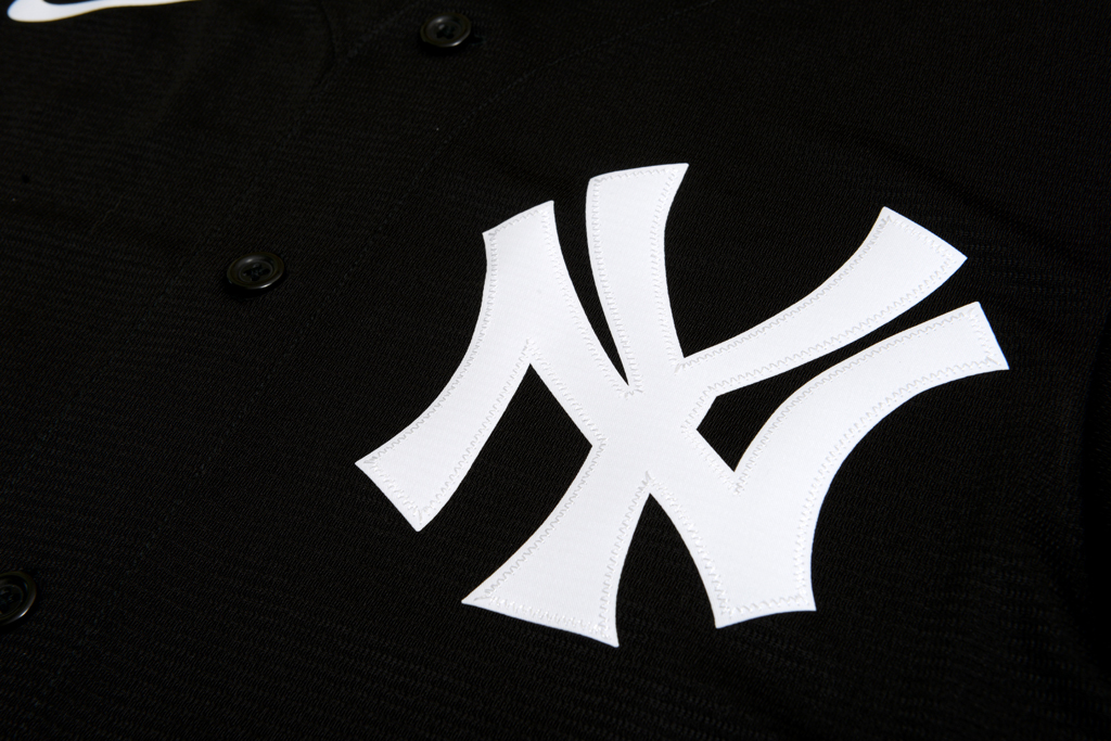 Nike 紐約洋基隊 Aaron Judge Black Lights Out 球迷版 球衣