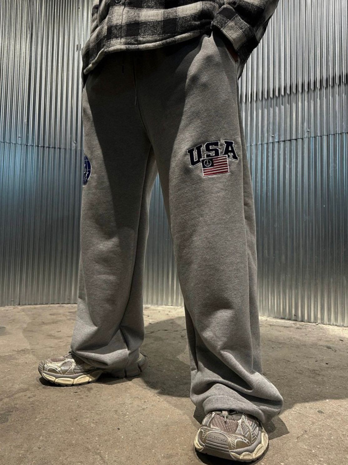 綉章鬆身運動褲 WELL DONE-121P