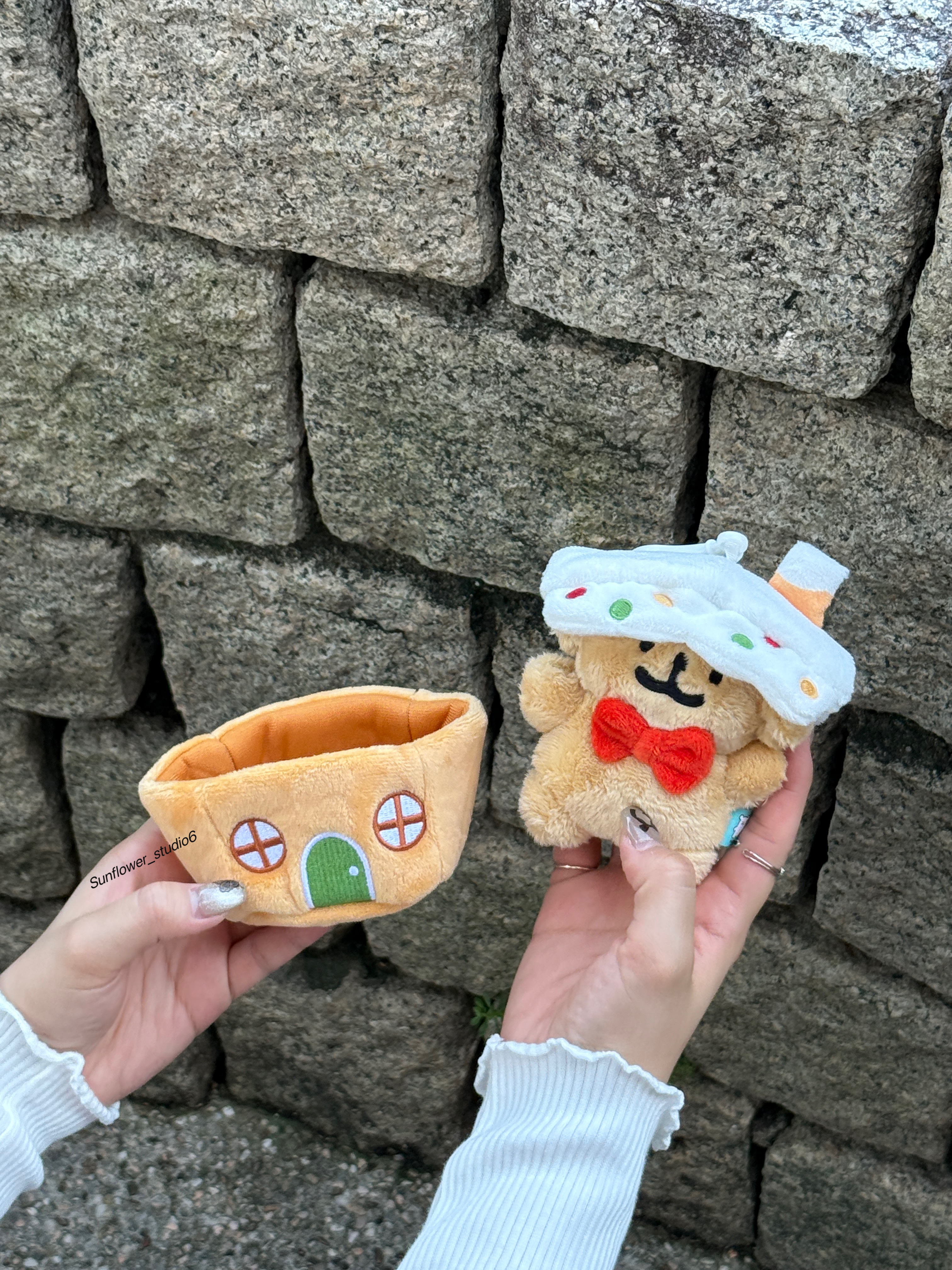 線條小狗 Maltese 馬爾濟斯 正版授權 薑餅屋系列 薑餅屋 聖誕節 吊飾 鑰匙圈 毛絨公仔 (任買兩件711免運)/預購