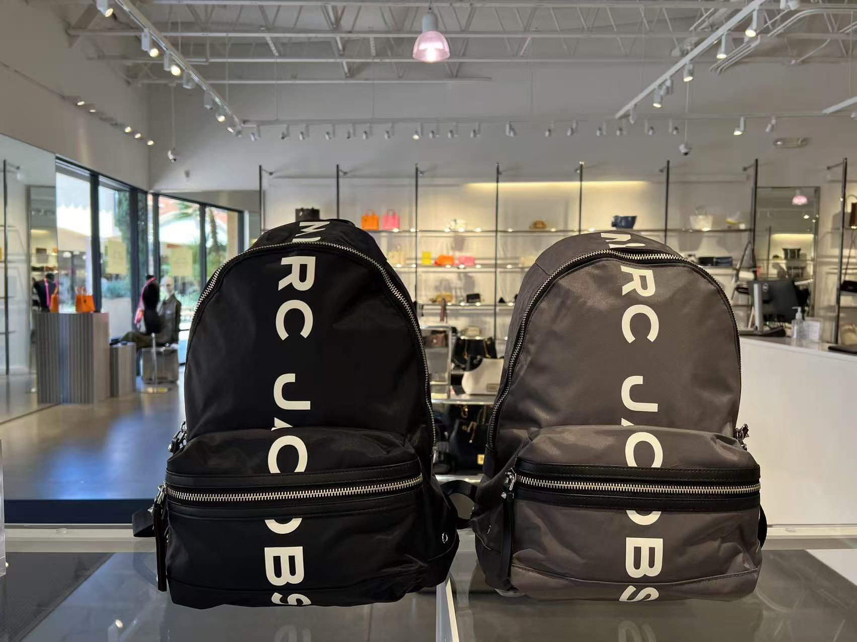 【現貨】Marc Jacobs G071456 大LOGO背包