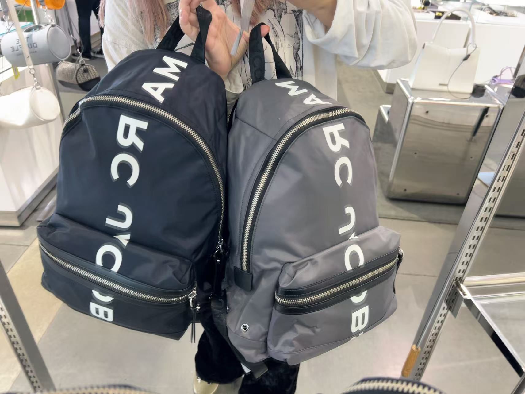 【現貨】Marc Jacobs G071456 大LOGO背包