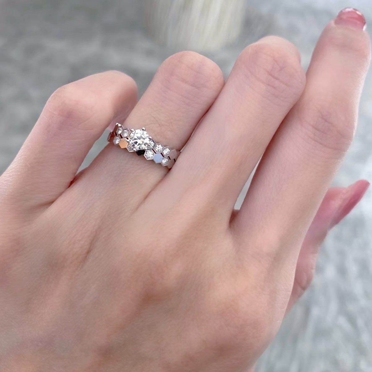 18k cm”be my love蜂巢50分水鑽高奢定製戒