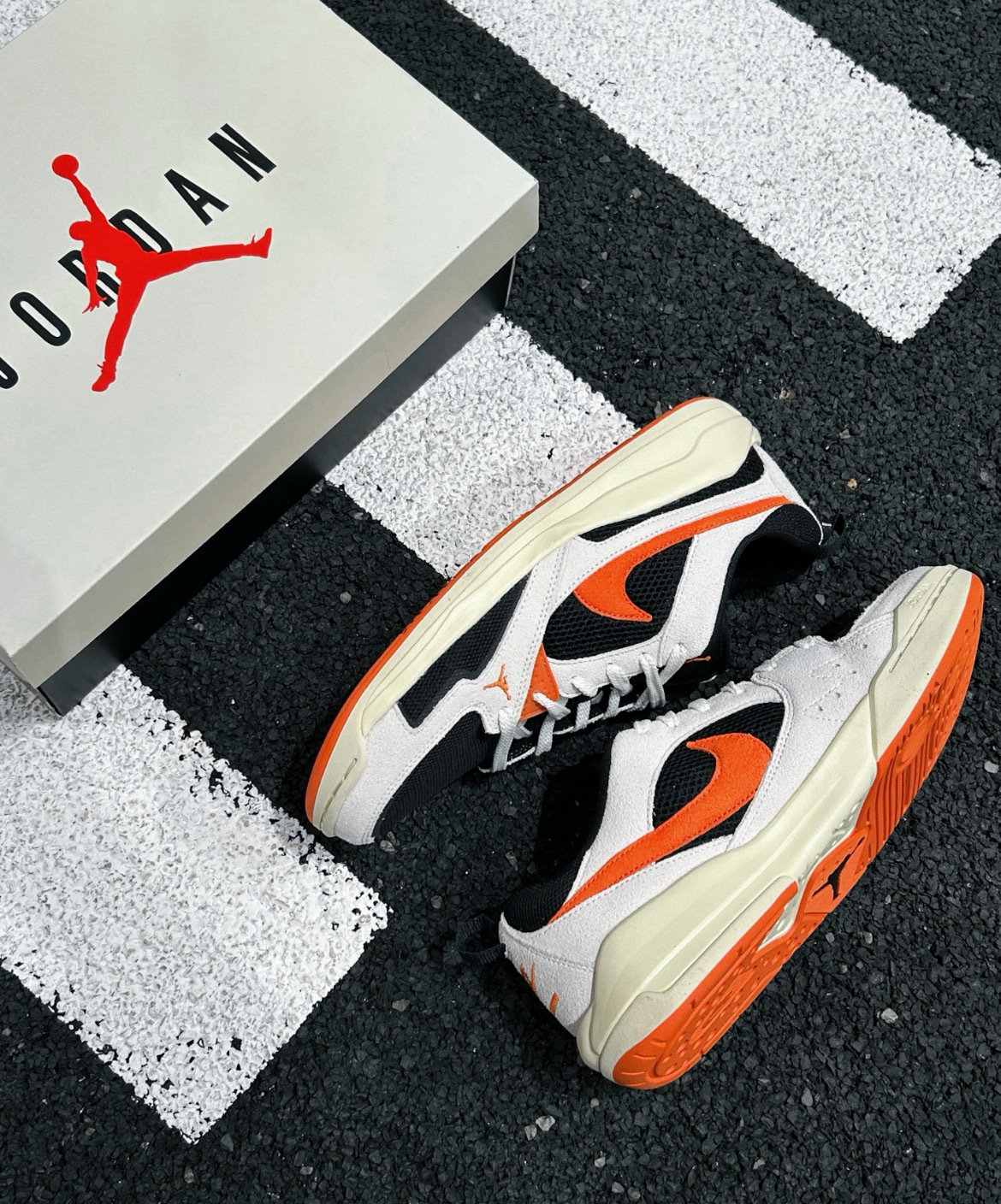 男鞋 NIKE JORDAN CMFT ERA 黑白橘 透氣 緩震 麂皮 休閒 運動鞋【HJ6777-018】