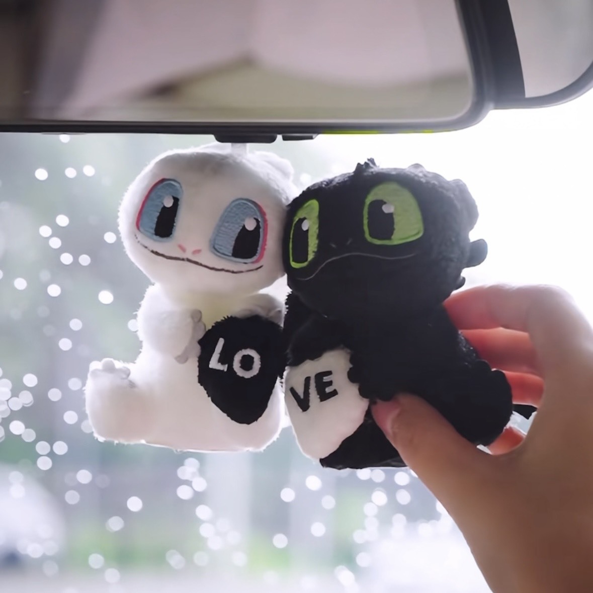 iSNEAKERS｜POTDEMIEL x 環球影城 馴龍高手 沒牙 光煞 貼貼吊飾 磁吸 娃娃 一組兩入