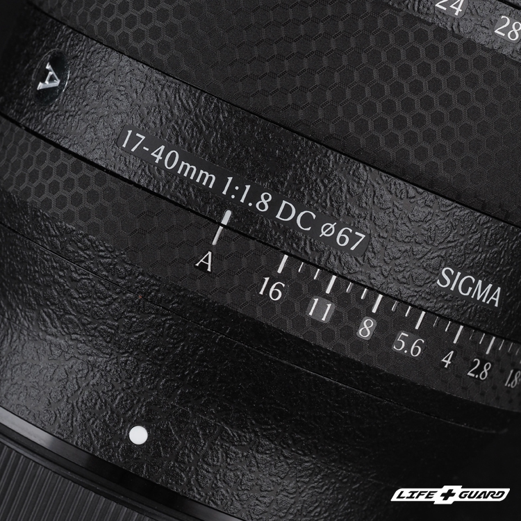 皮紋黑貼膜質感特寫，LIFE+GUARD 設計風格