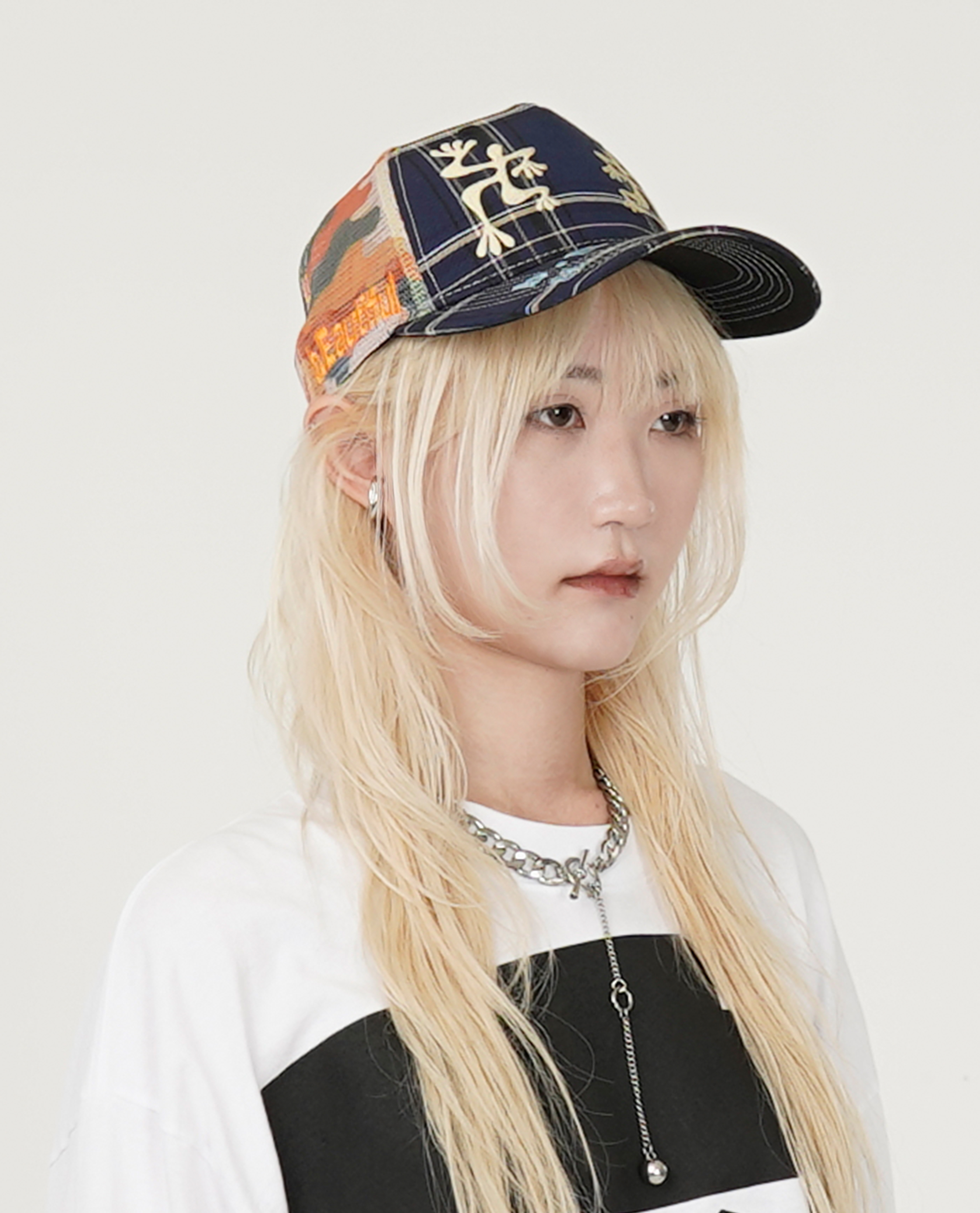 b.Eautiful Biyu Trucker Hat (Navy Plaid) - 25SS