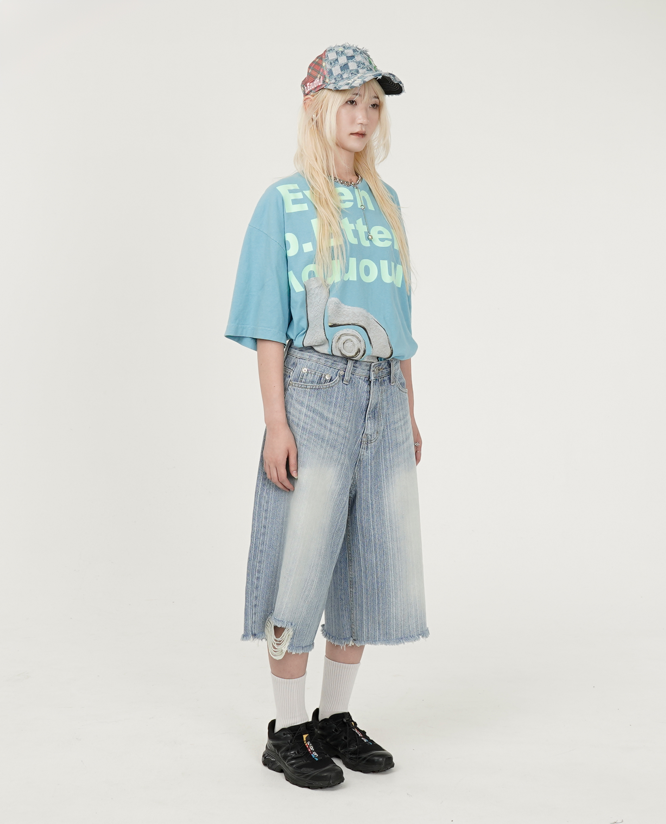 單邊刷破膝下牛仔褲