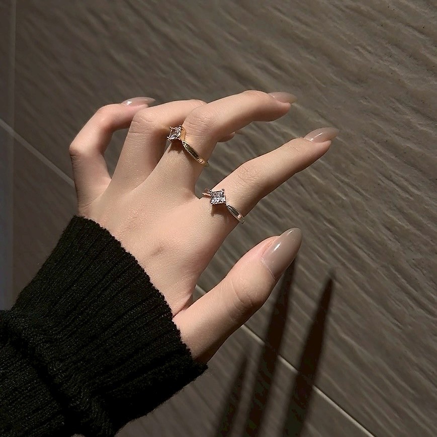 Feminine菱方鑽新中式拉絲極簡鑽戒