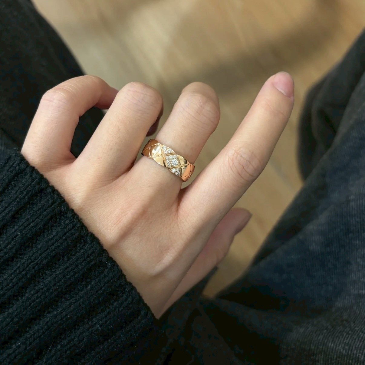 18k 香奶奶”coco斜瀏海鑲鑽菱格高奢定製戒