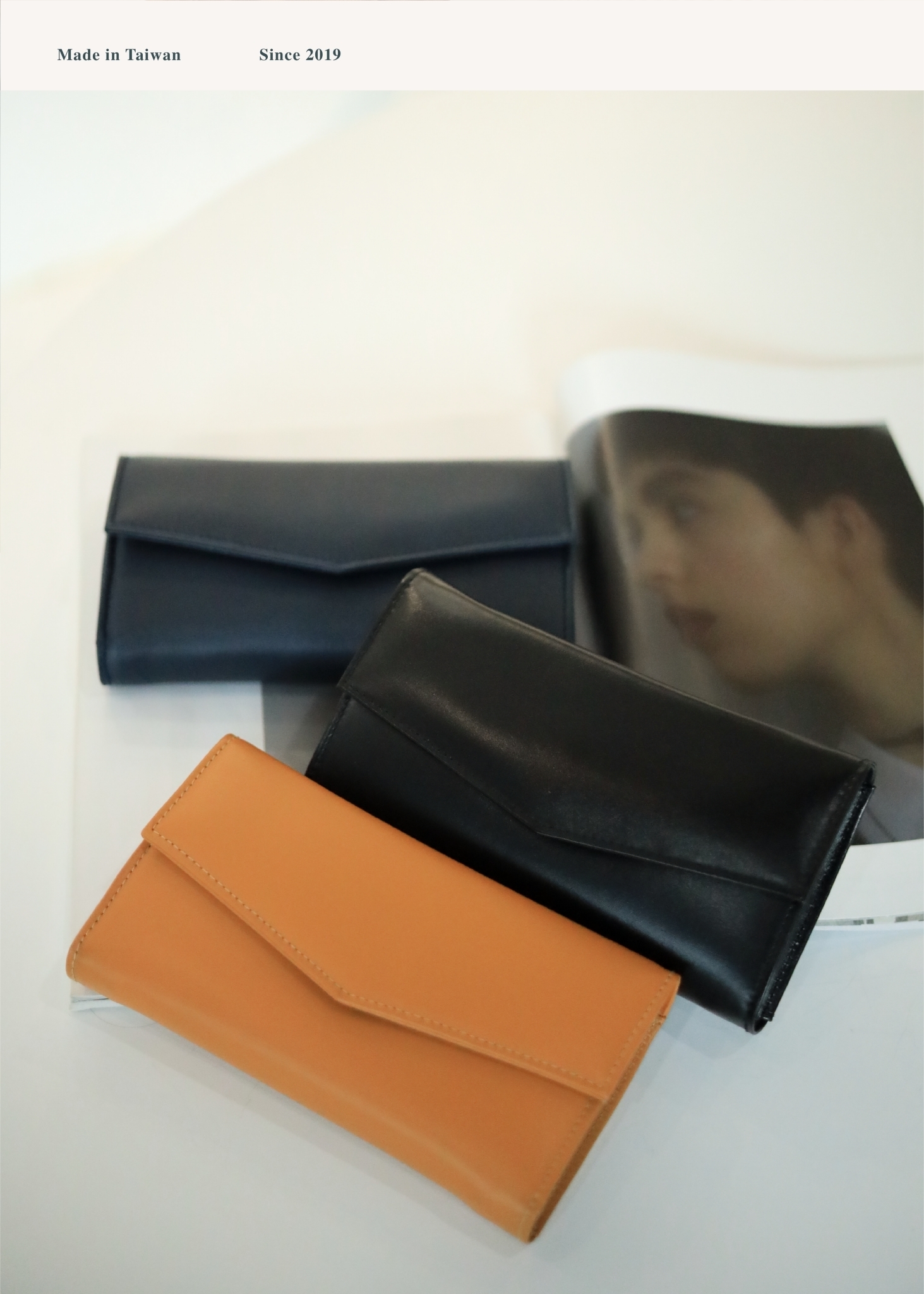 信封輪廓 × 真皮材質,是簡約中的優雅宣言