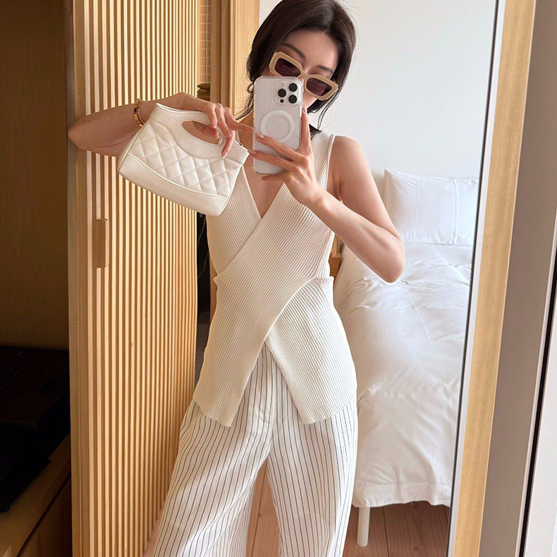 交疊上下V字造型螺紋背心上衣-F / 2色 (Elegant & Love)