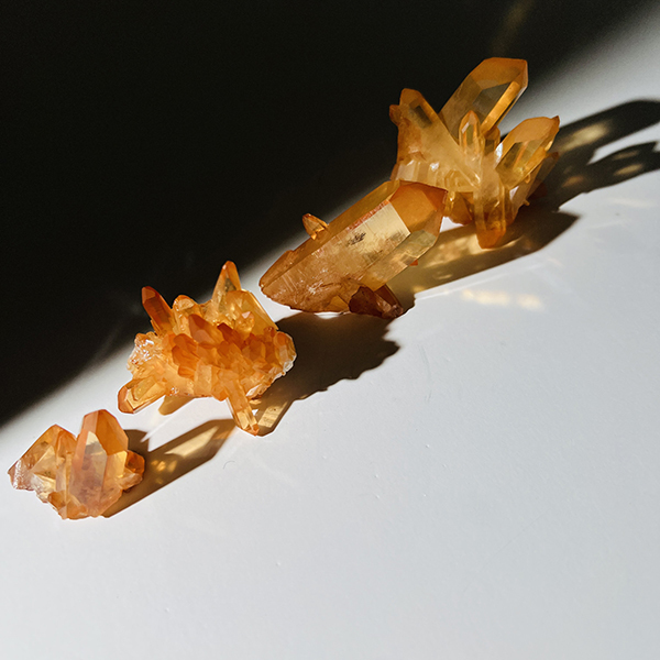 橘　 水晶 ✷巴西橘子水晶✷Tangerine Quartz✷ 原皮原礦，橘紅色礦皮自然地分怖