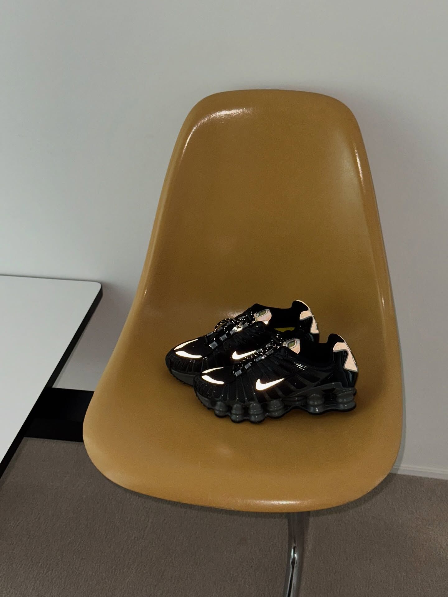 Nike Shox TL 濃郁光澤黑 反光 黑色 厚底 彈簧鞋 FV0939-001