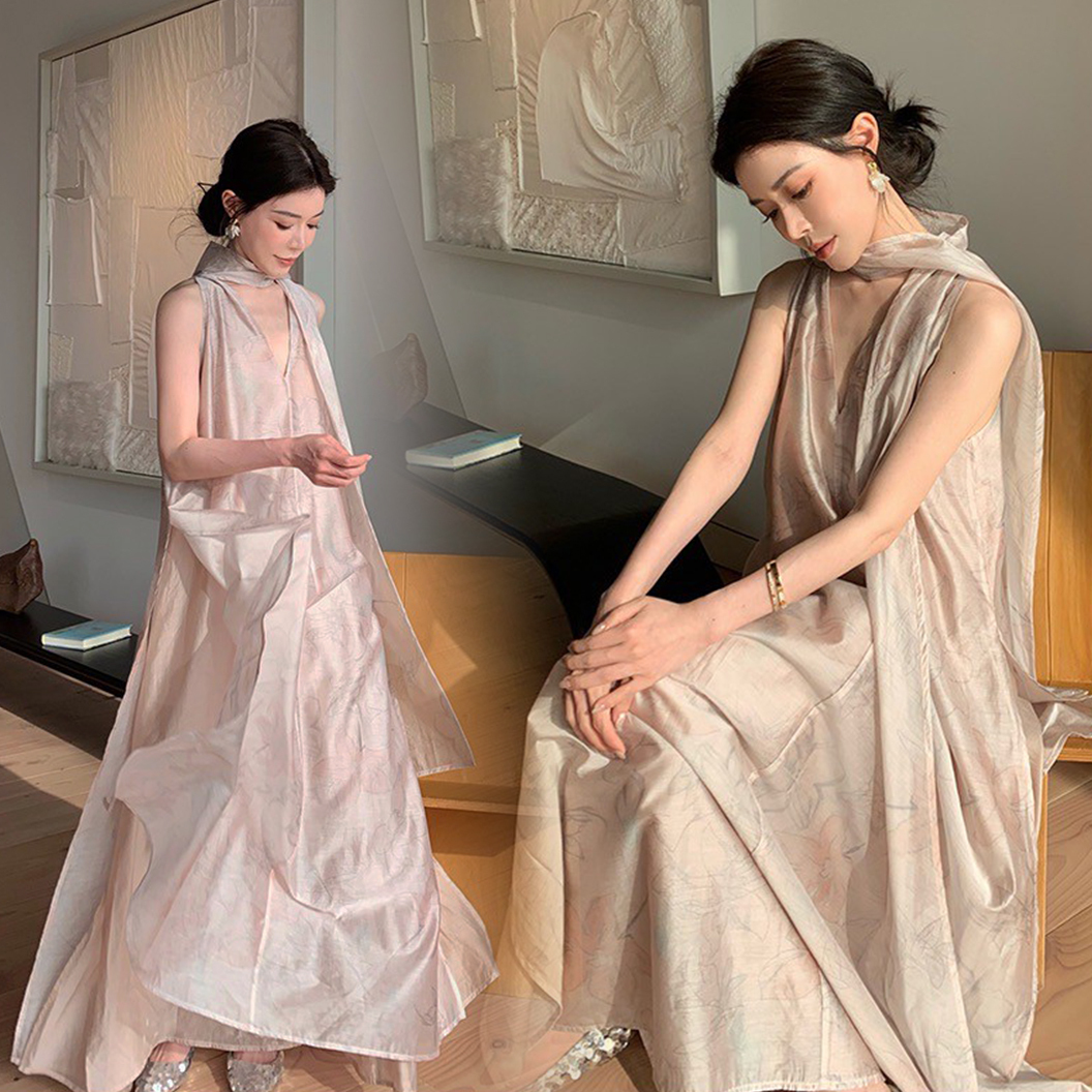 奶油杏花卉線條感領巾造型V領長洋裝-F (Elegant & Love)