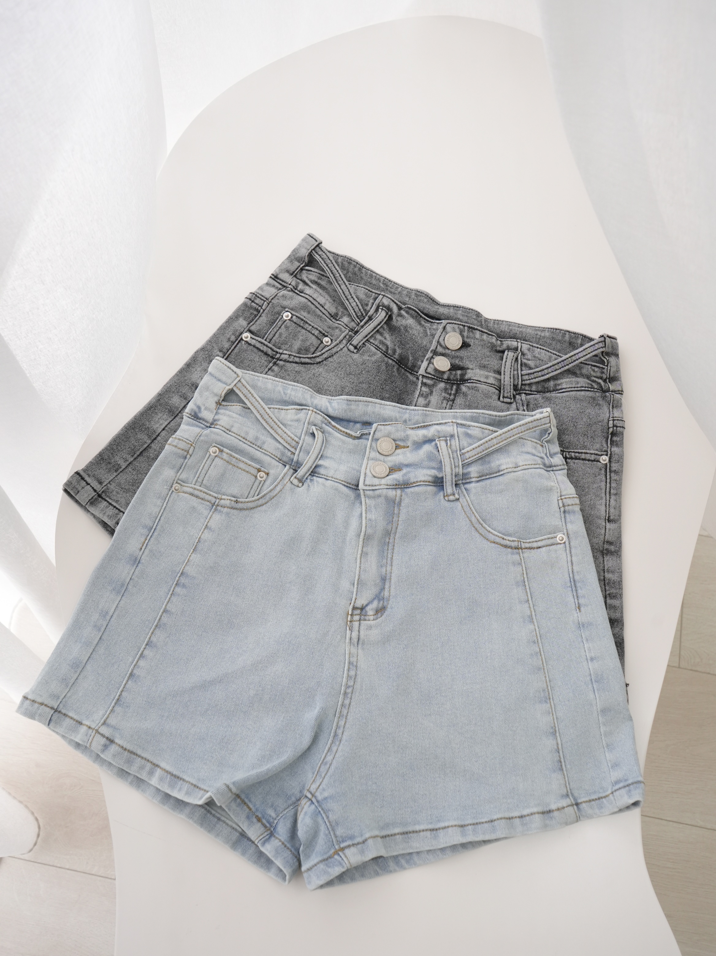 法朵Fado shop｜Spicy🌶︎ 雙釦腰交叉牛仔短褲 藍/黑 S-XL 2503011