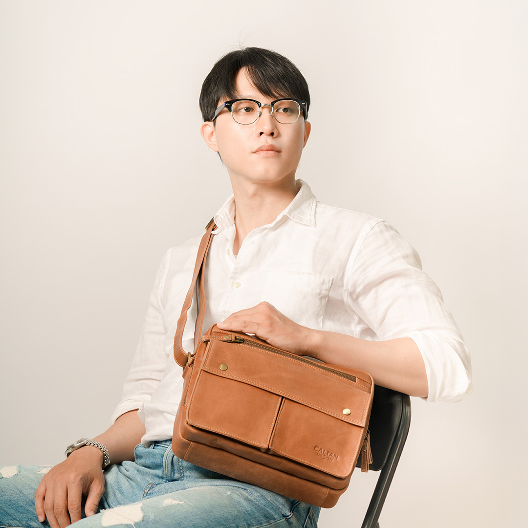 真皮多夾層經典斜背包-四色(5242)