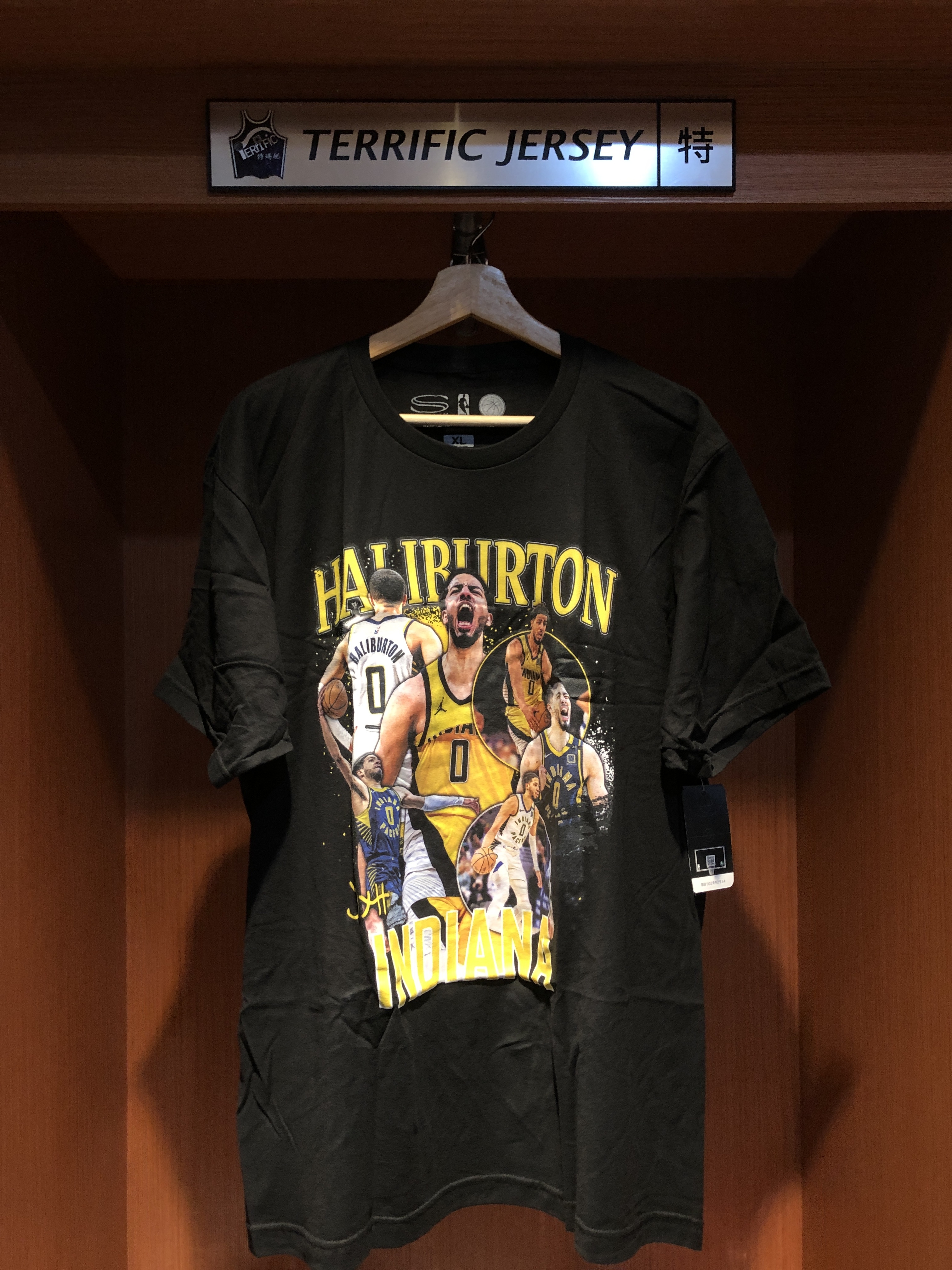 NBA短袖 Tyrese Haliburton 印第安那溜馬 照片 人像 Stadium Essentials Unisex Player Crossroads Tee 全新