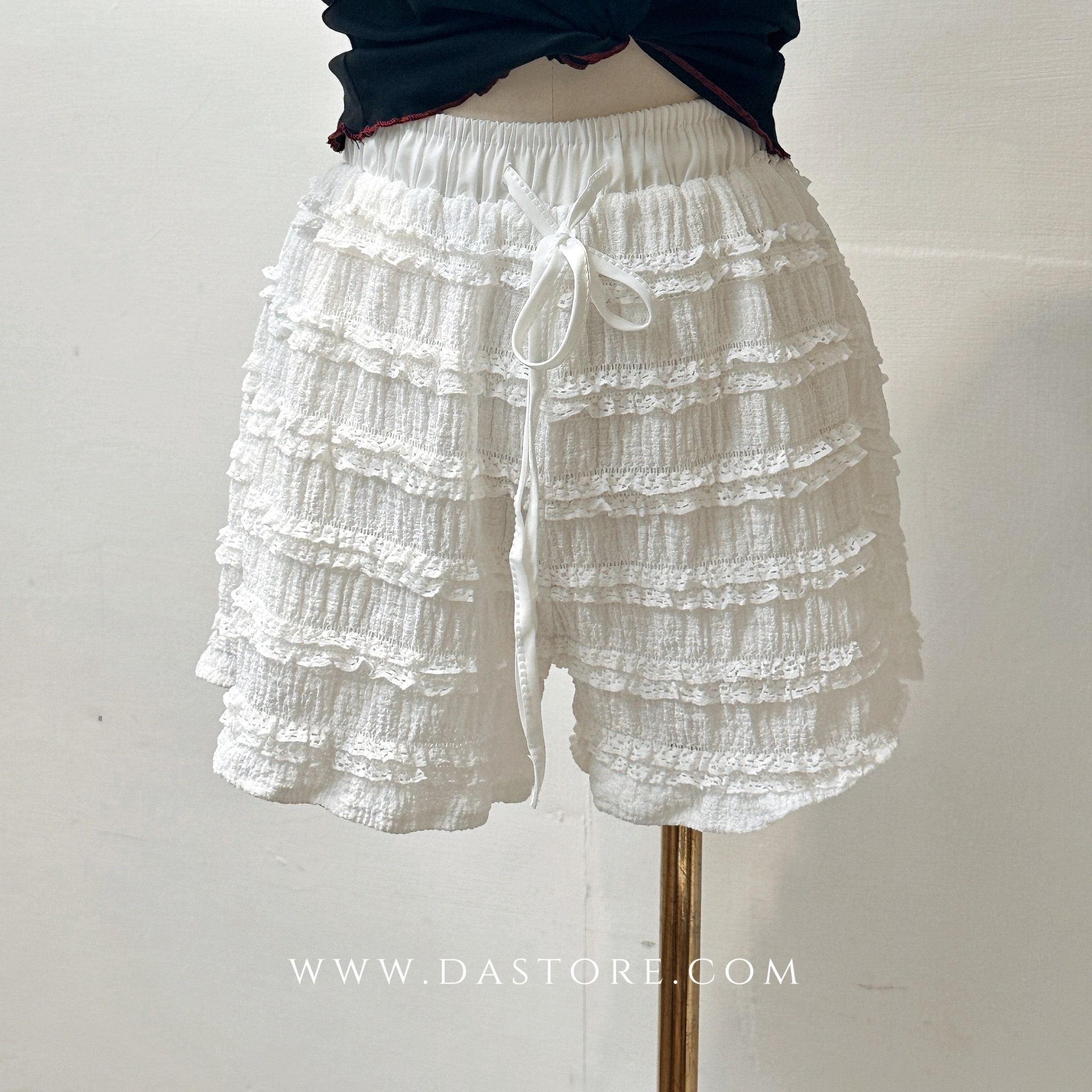 荷葉邊蕾絲短褲/二色