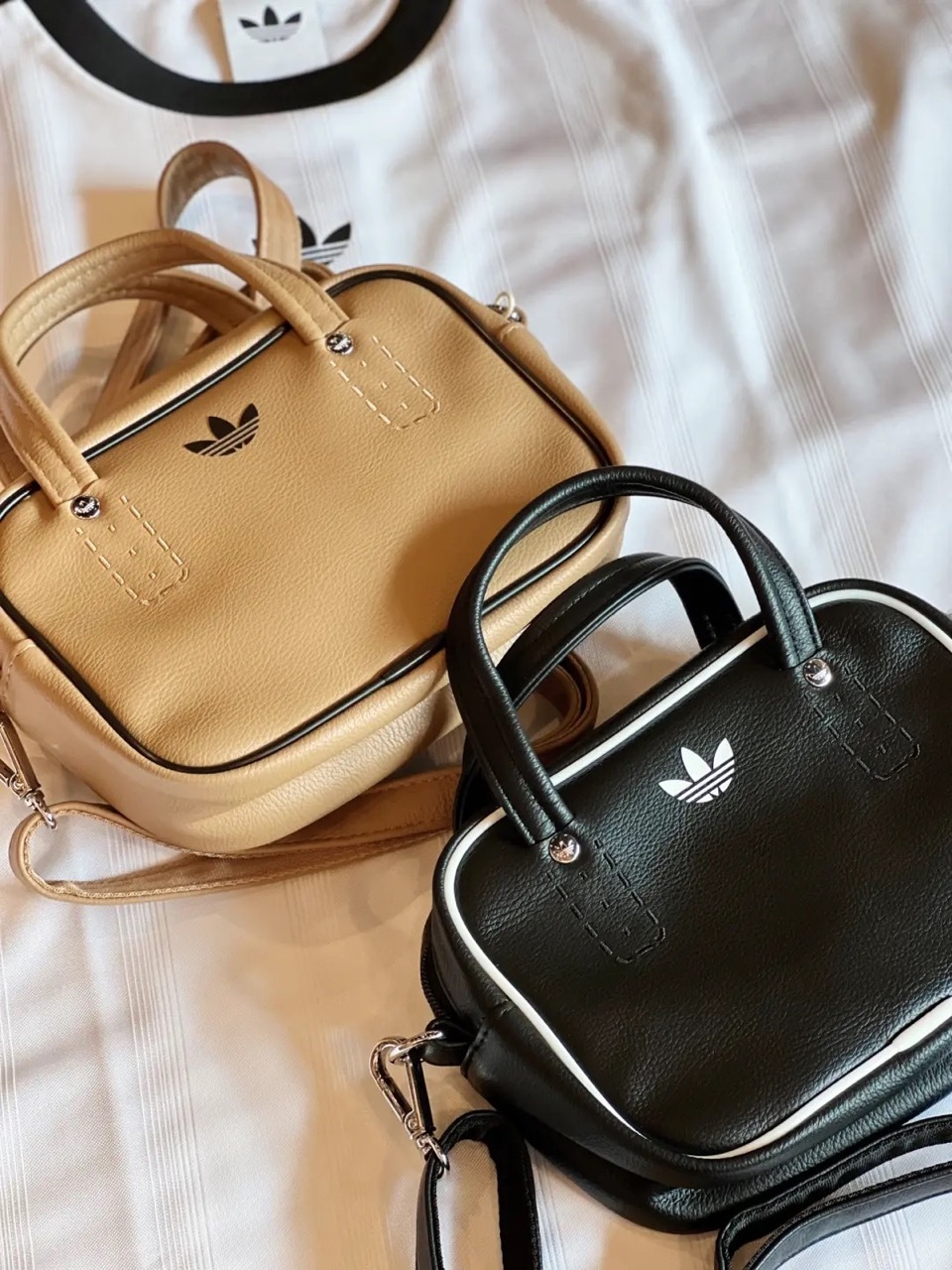 ADIDAS ADICOLOR 單肩包 手提包 側背包 方包 三葉草 黑色 JX7872 泰奶色 JX7874 / 調貨