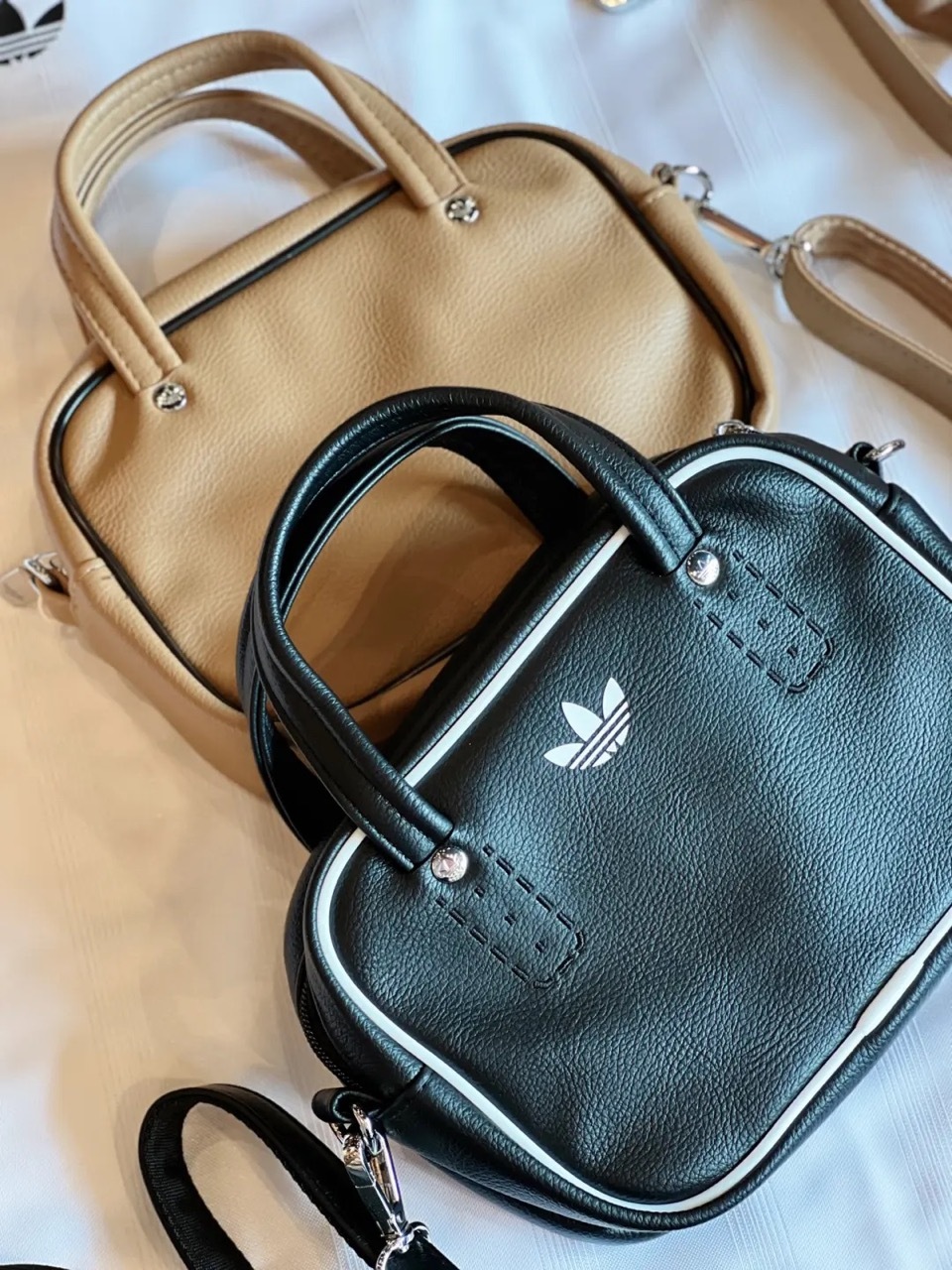 ADIDAS ADICOLOR 單肩包 手提包 側背包 方包 三葉草 黑色 JX7872 泰奶色 JX7874 / 調貨