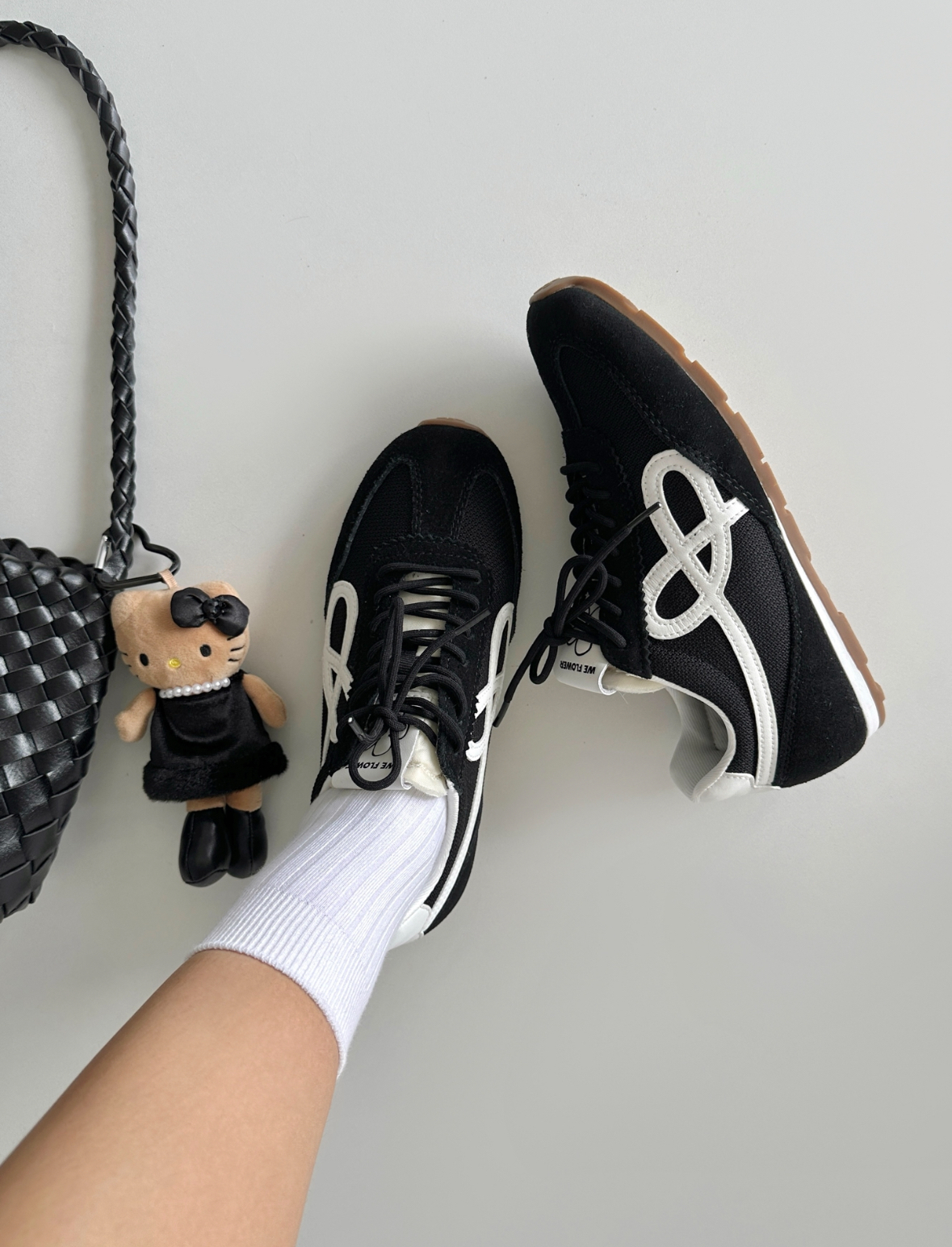 We Flower 法棍小花鞋 黑白色 麂皮 拼接 德訓鞋/預購