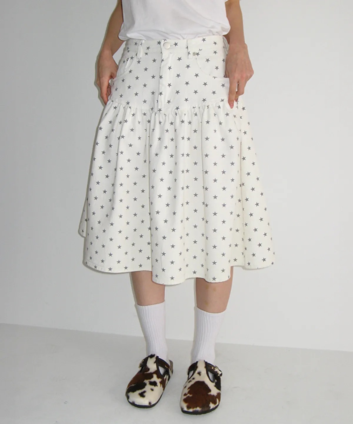 RONRON SHIRRING FLARE MID SKIRT WHITE STAR
