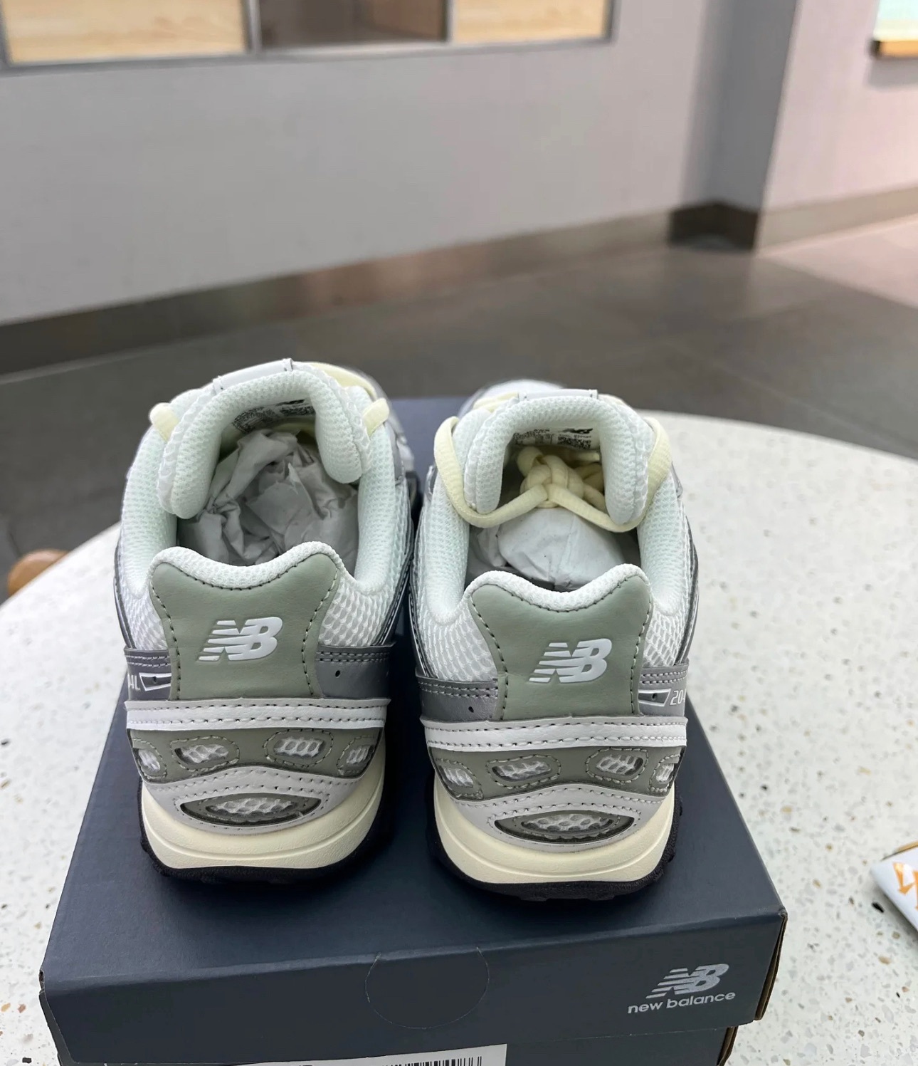 New Balance U204LSWB 牛油果 銀色 張圓瑛同款