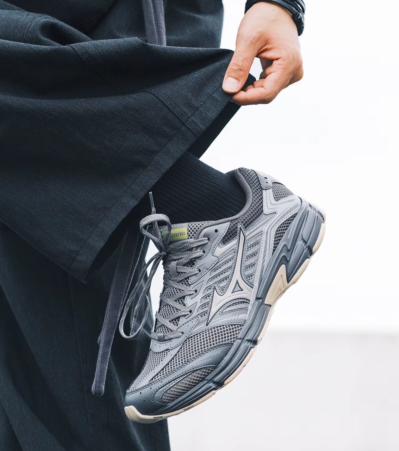 Mizuno Speed 2010 Deep Grey 深灰跑鞋 d1gh251704