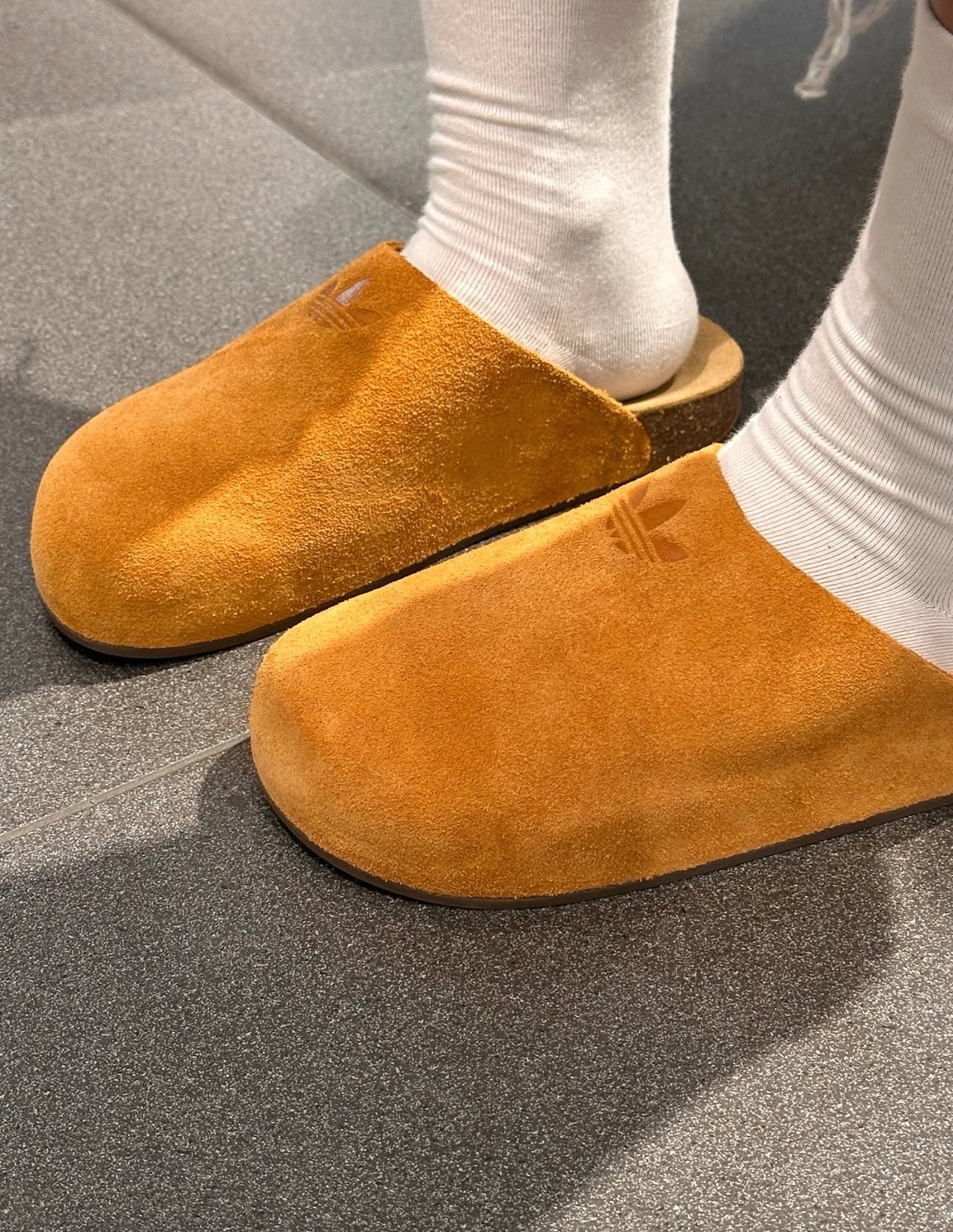 Adidas Adimule Mule Brown｜勃肯 深棕麂皮懶人鞋・ 拖鞋 JR3586