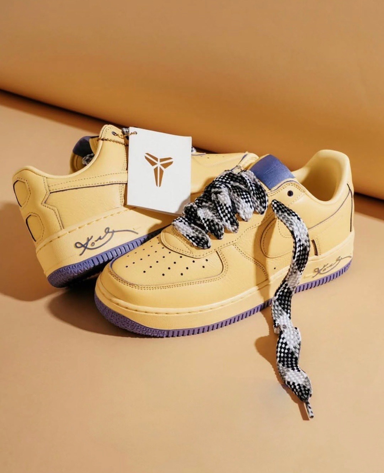 NIKE AIR FORCE 1 PROTRO KOBE ”Soft Yellow“ 紫黃湖人 HV9408-700