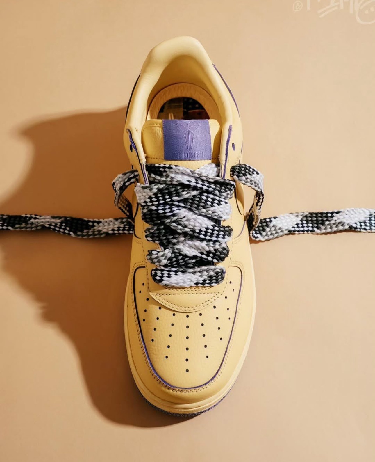 NIKE AIR FORCE 1 PROTRO KOBE ”Soft Yellow“ 紫黃湖人 HV9408-700