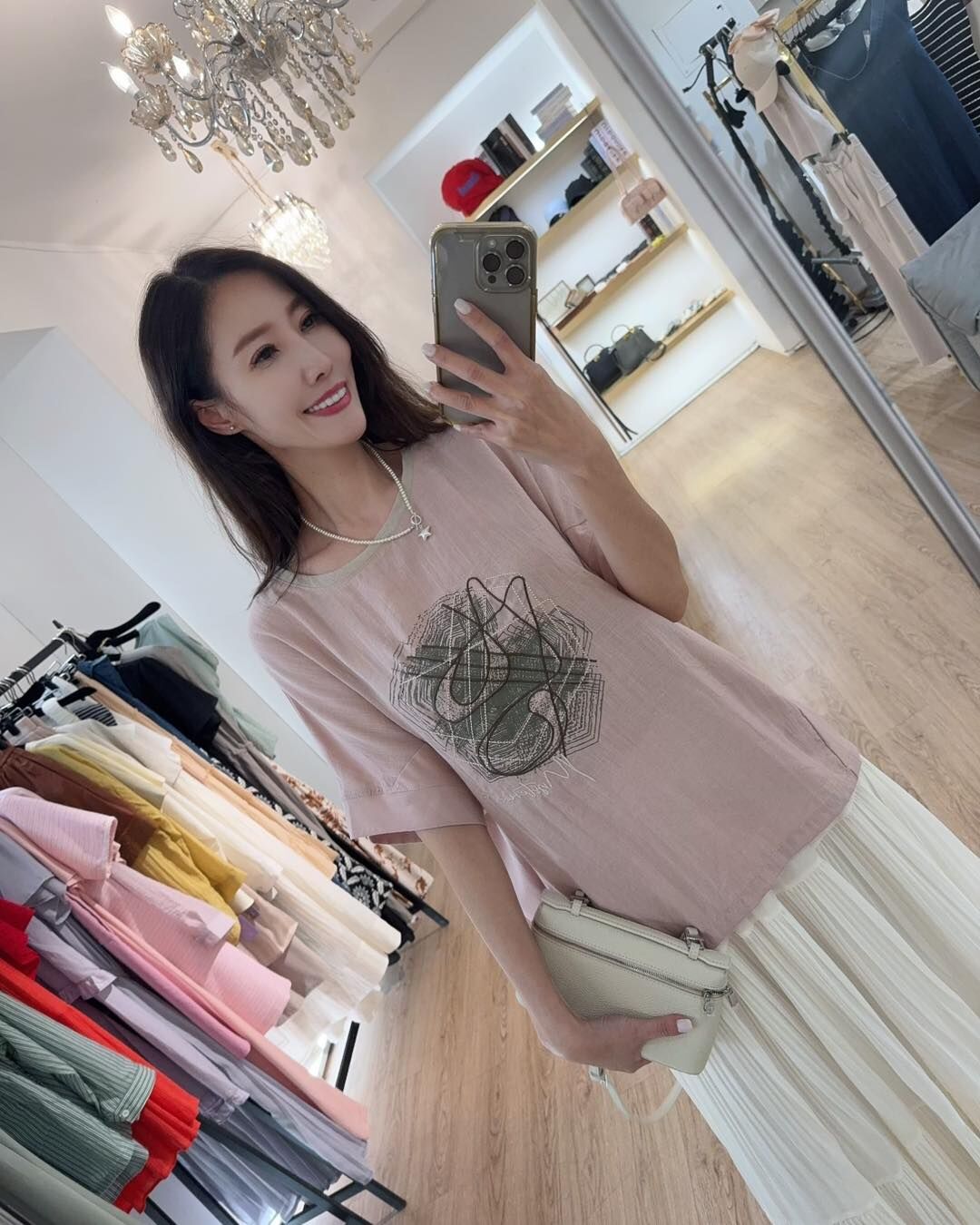 Baby系列 B07057 現貨-肉肉女孩必買塗鴉刺繡棉麻上衣