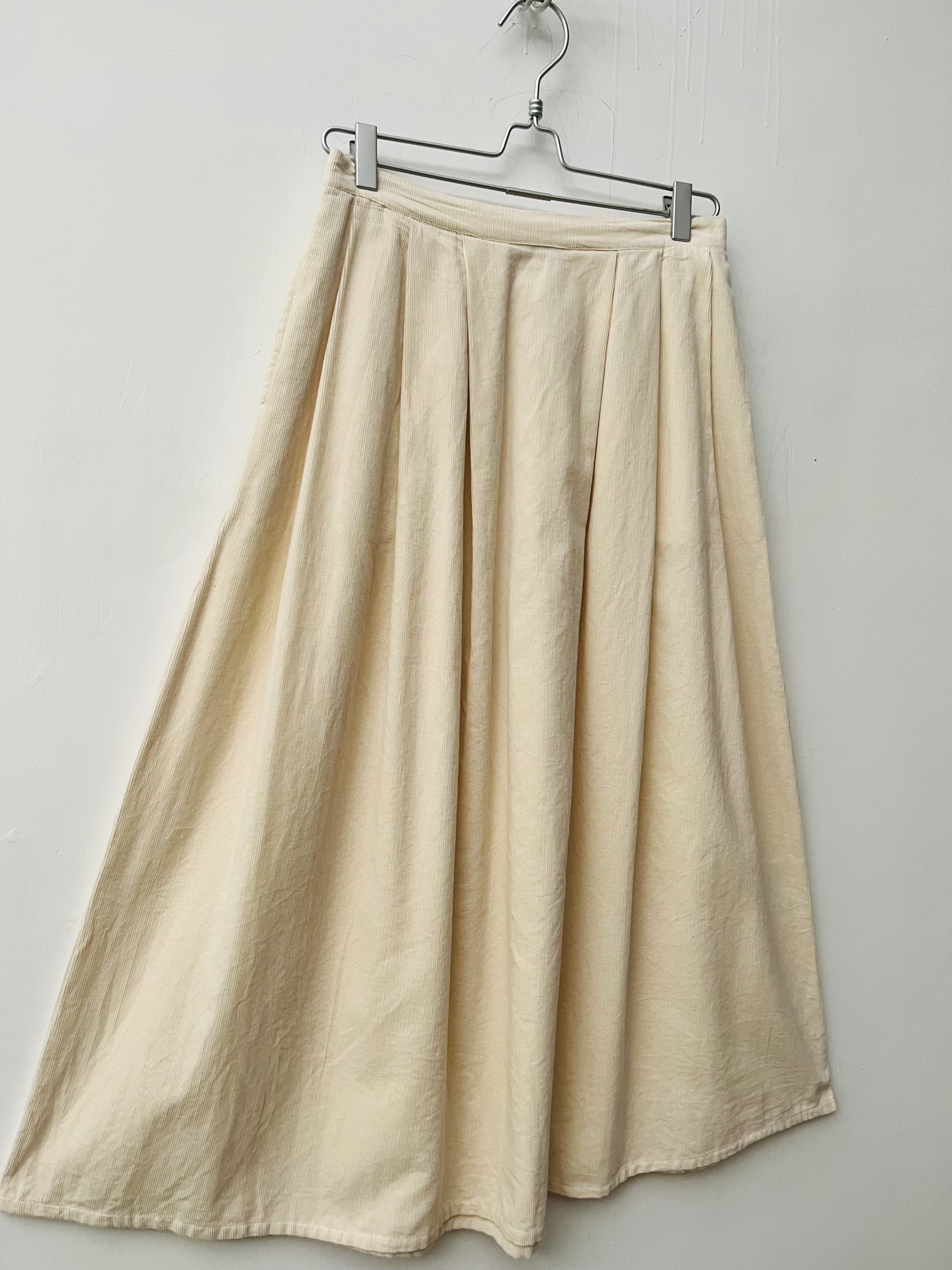 米色薄料燈芯絨裙