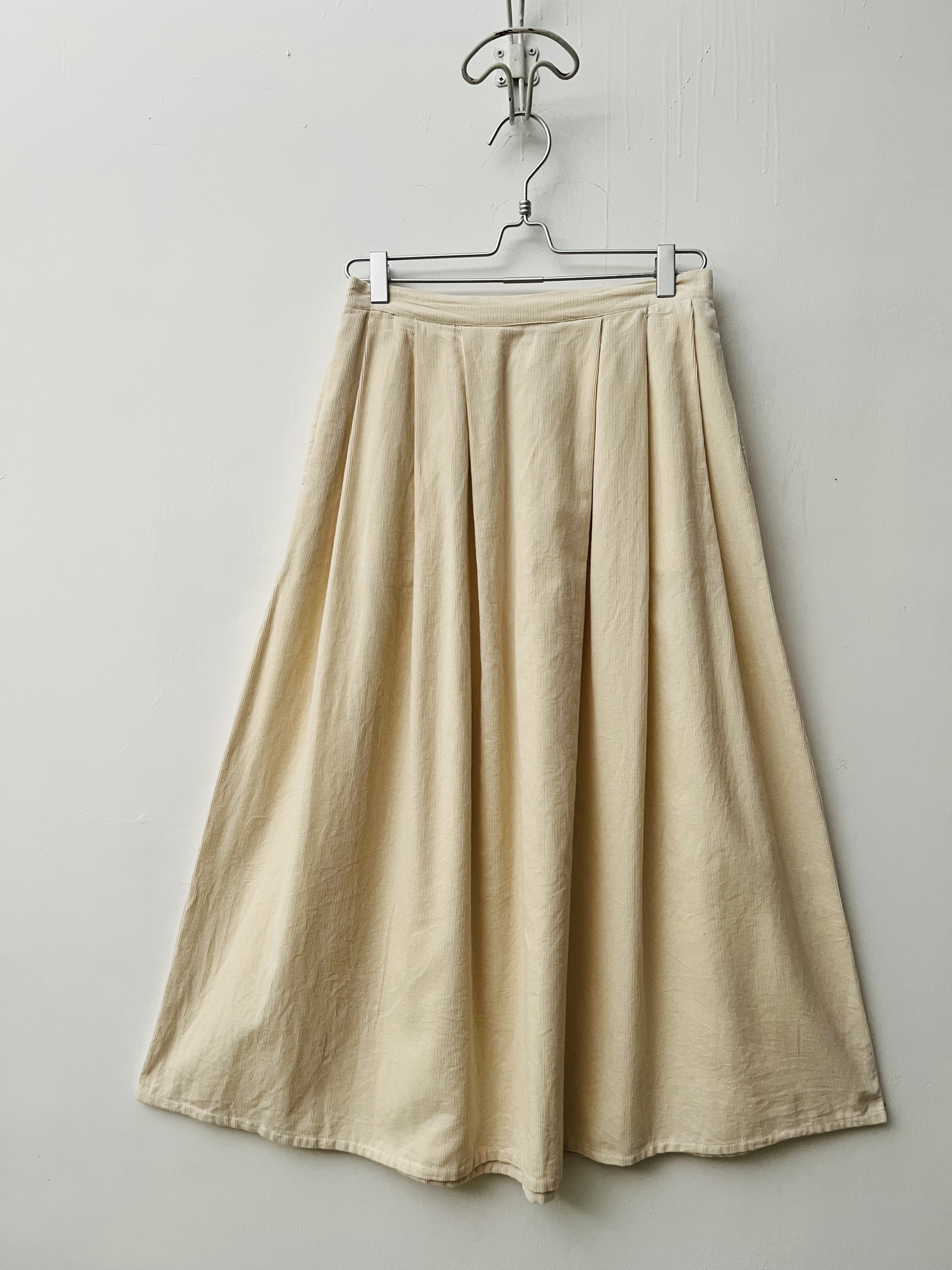 米色薄料燈芯絨裙